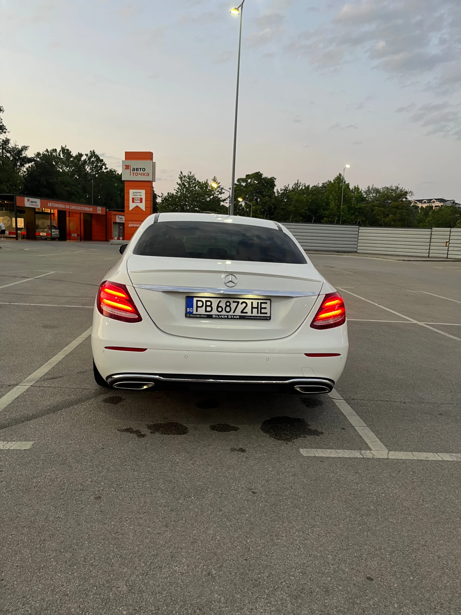 Mercedes-Benz E 300 4matic/ серв. История/ carplay/ led/ Burmester - изображение 5