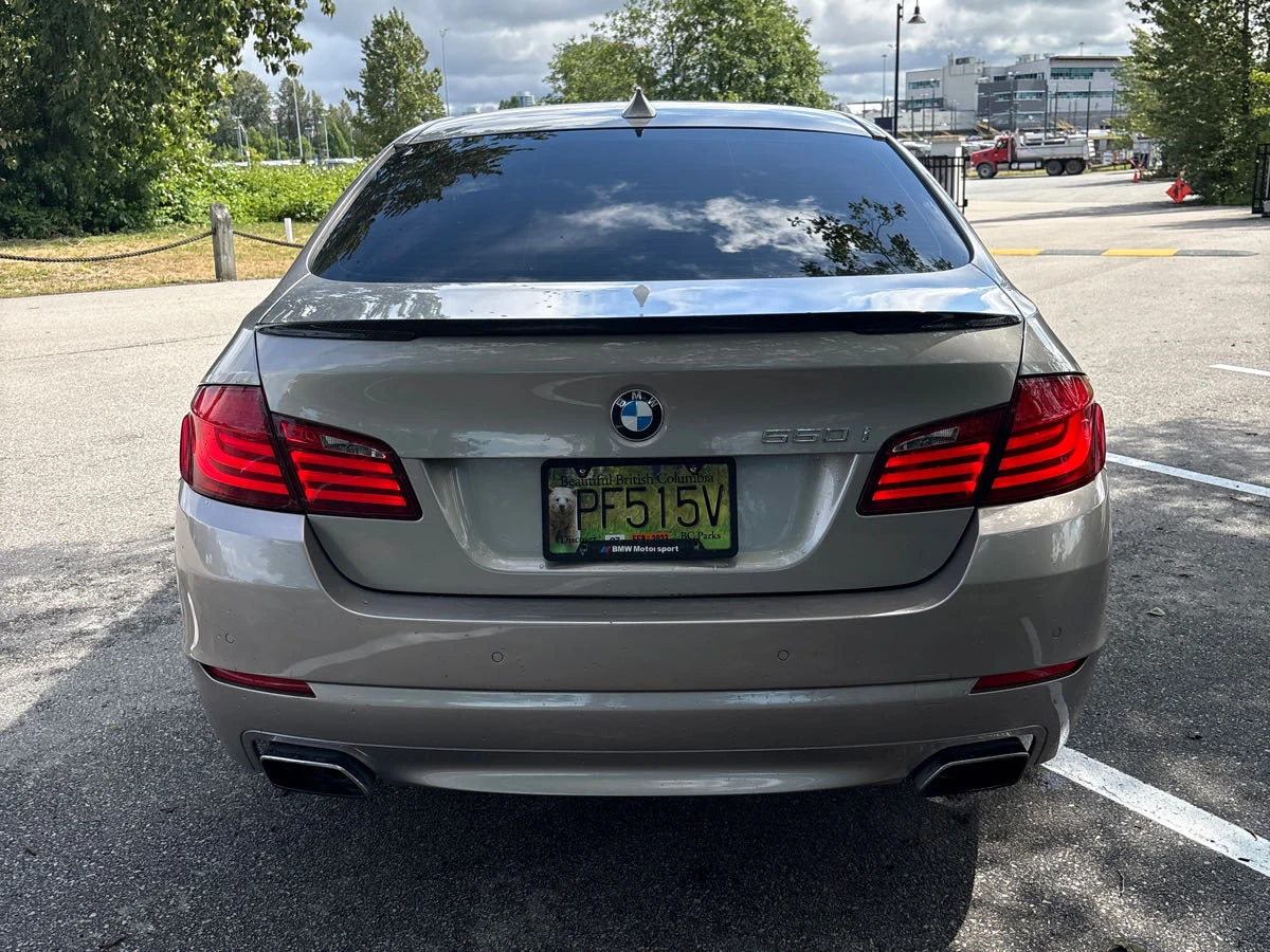 BMW 550 * CARFAX * АВТО КРЕДИТ * ЦЕНА ДО БГ! - изображение 3