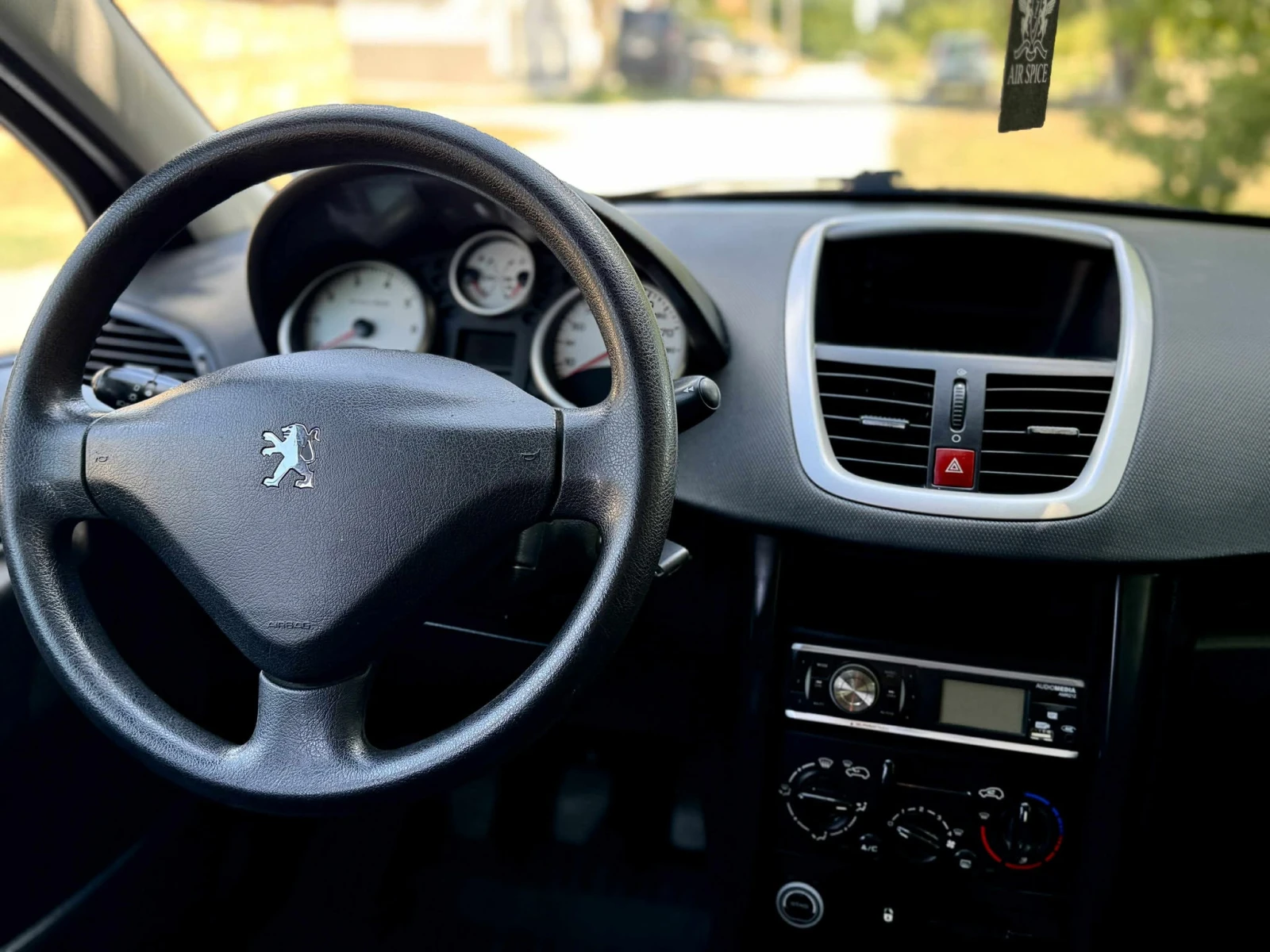 Peugeot 207 SW 1.4 бензин+ газ - изображение 9