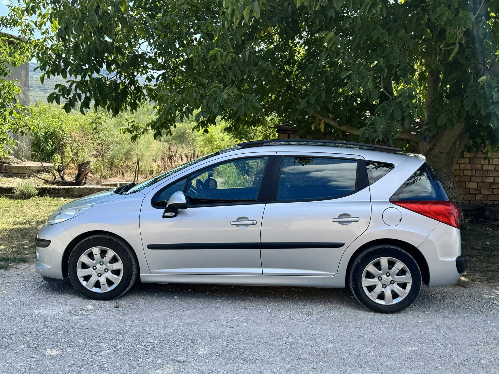 Peugeot 207 SW 1.4 бензин+ газ - изображение 7