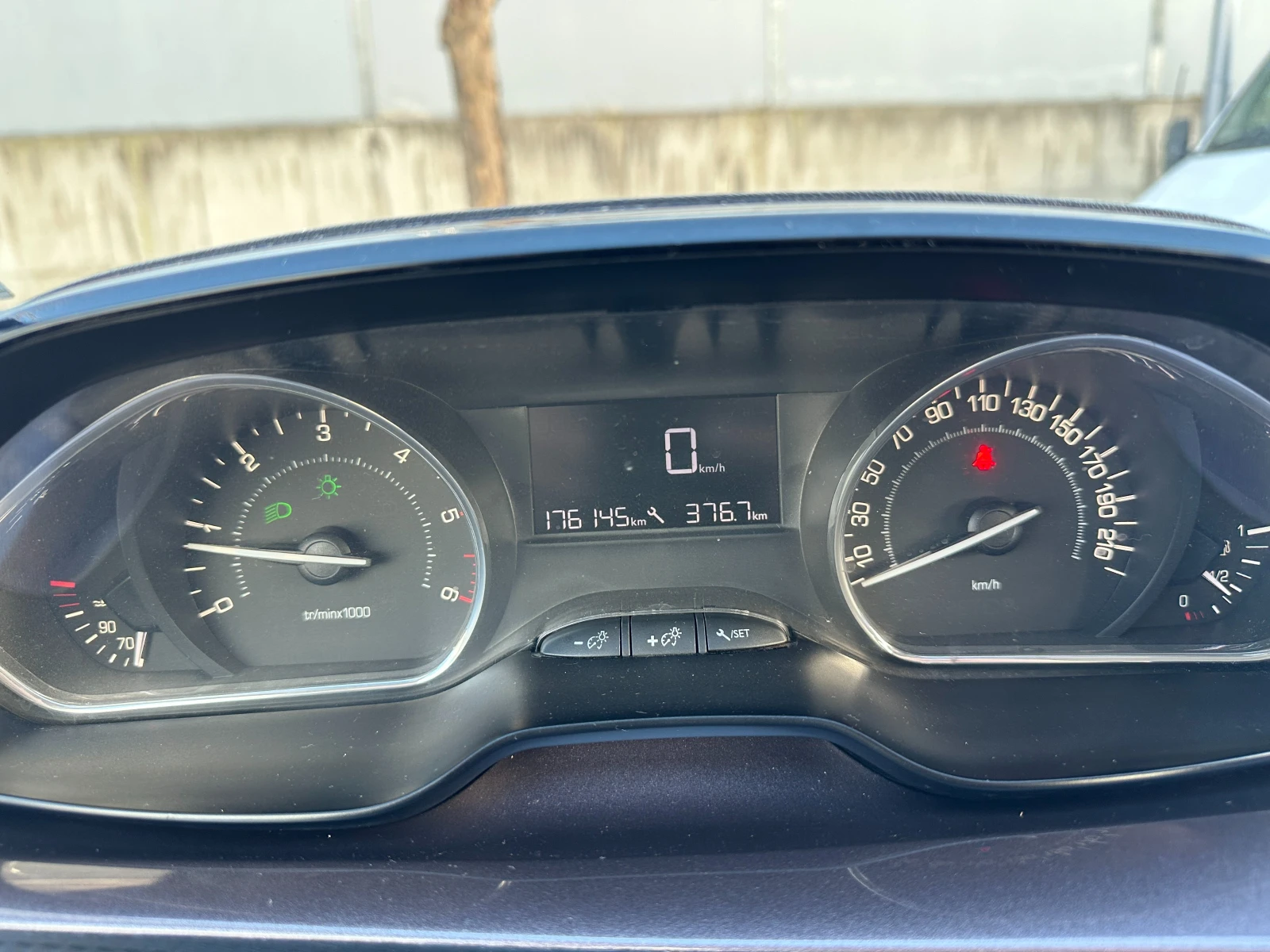 Peugeot 2008 1.4d 68 к.с./ГАРАНЦИЯ 6 МЕСЕЦА  , снимка 15 - Автомобили и джипове - 51908631