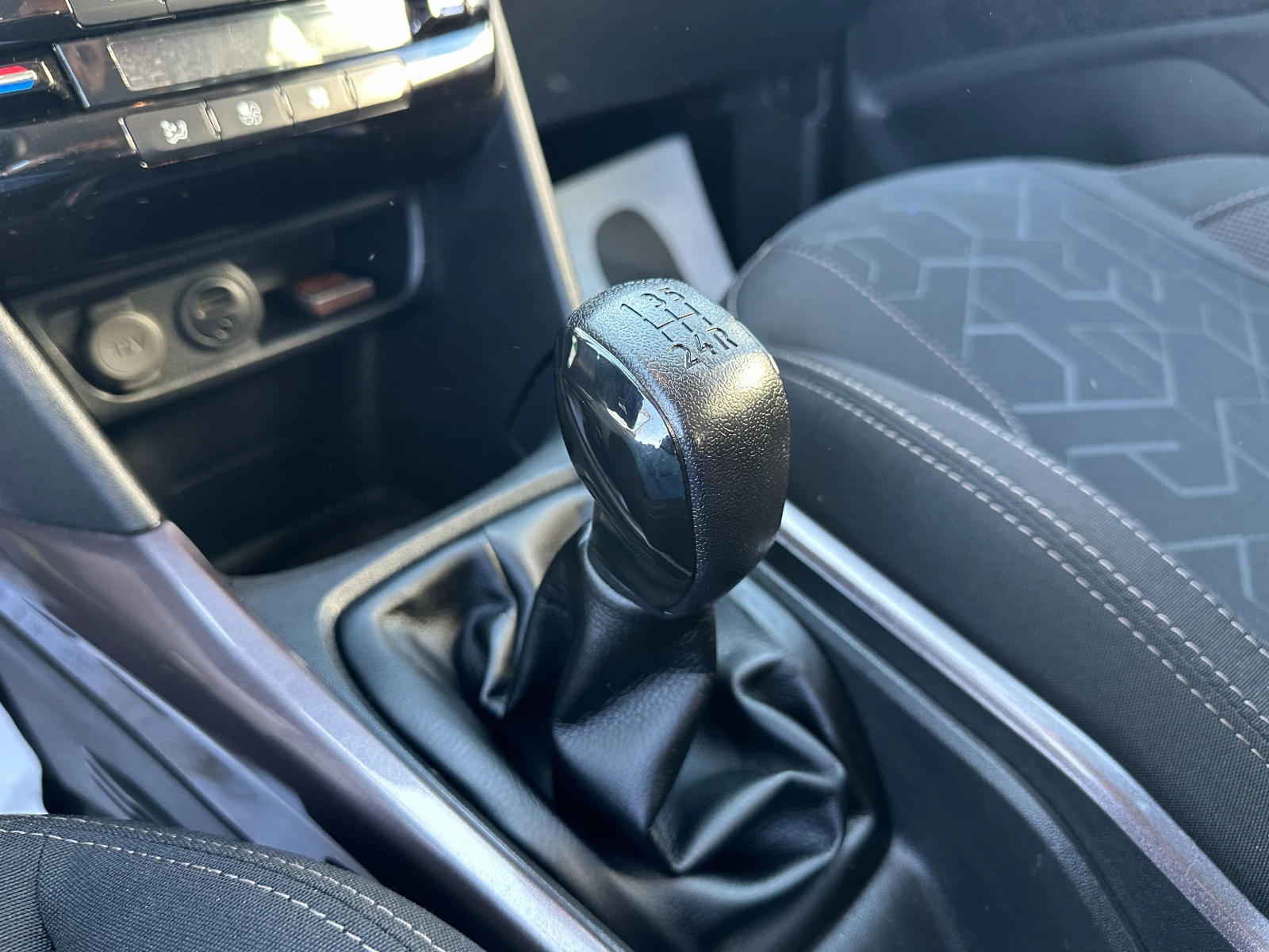 Peugeot 2008 1.4d 68 к.с./ГАРАНЦИЯ 6 МЕСЕЦА  , снимка 12 - Автомобили и джипове - 51908631