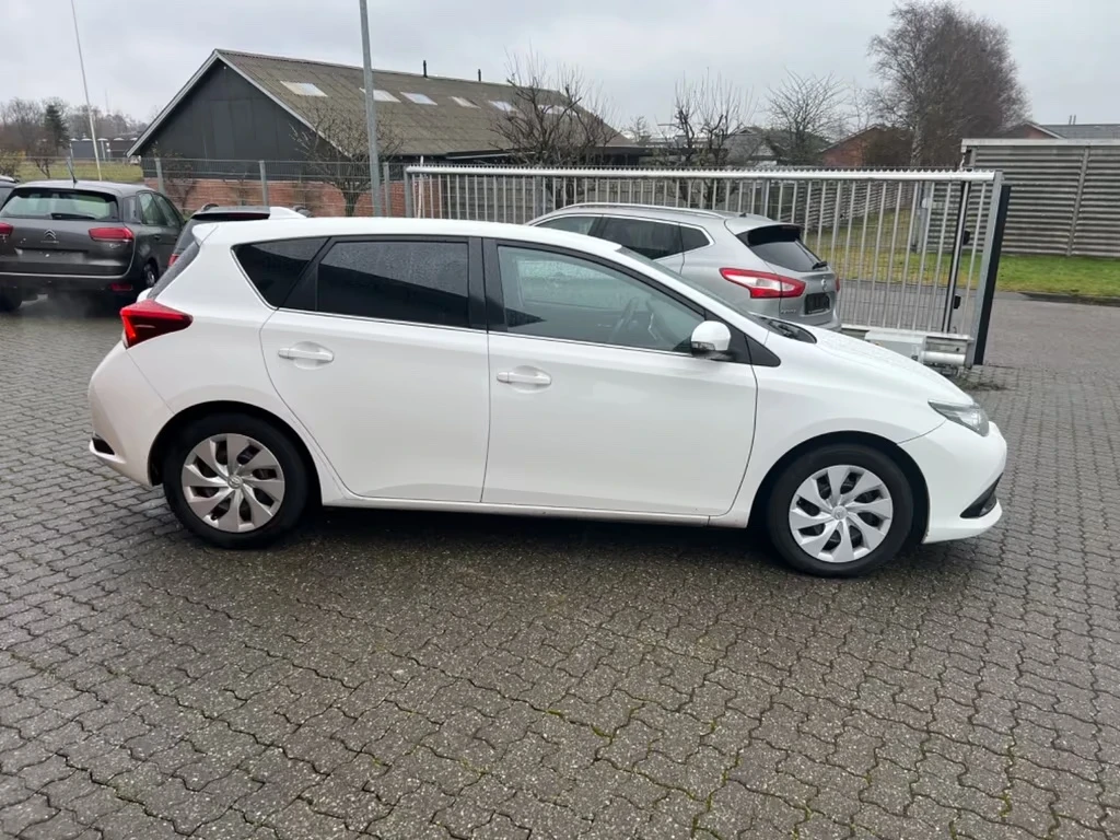 Toyota Auris 1.2 Comfort 116кс - изображение 4