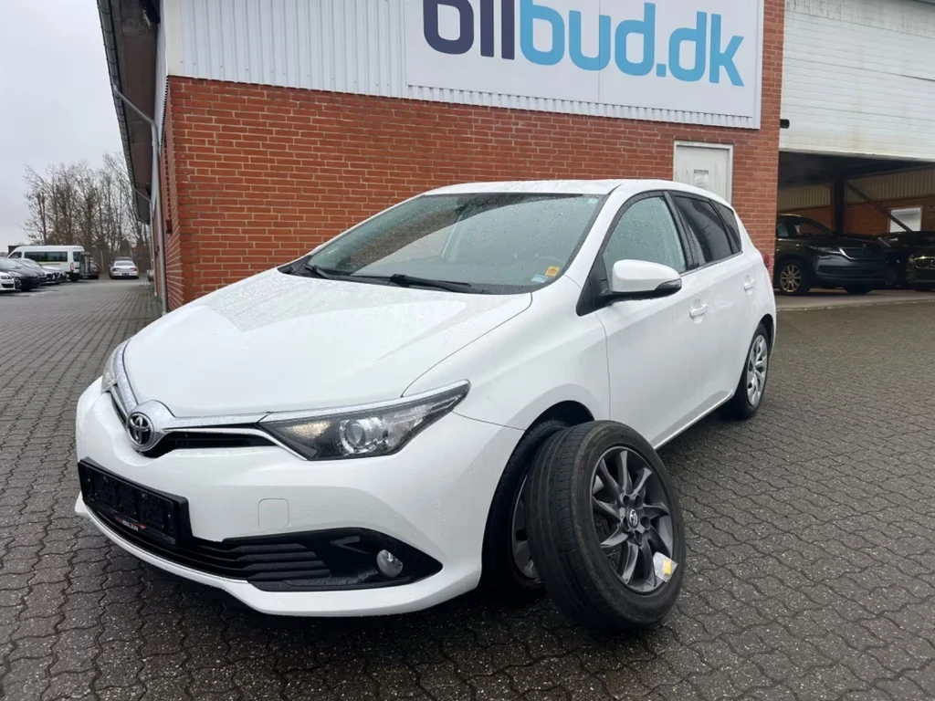 Toyota Auris 1.2 Comfort 116кс - изображение 3