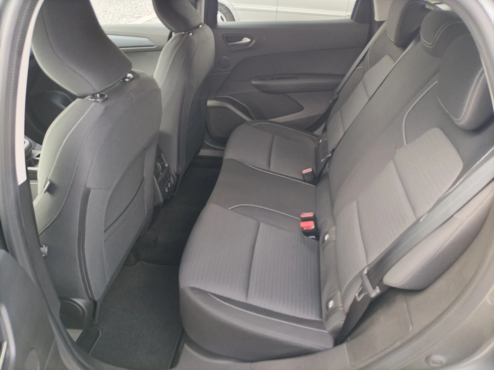 Renault Arkana 1.3Tce/140К.с./ZEN/ КАПАРИРАН, снимка 15 - Автомобили и джипове - 54766511