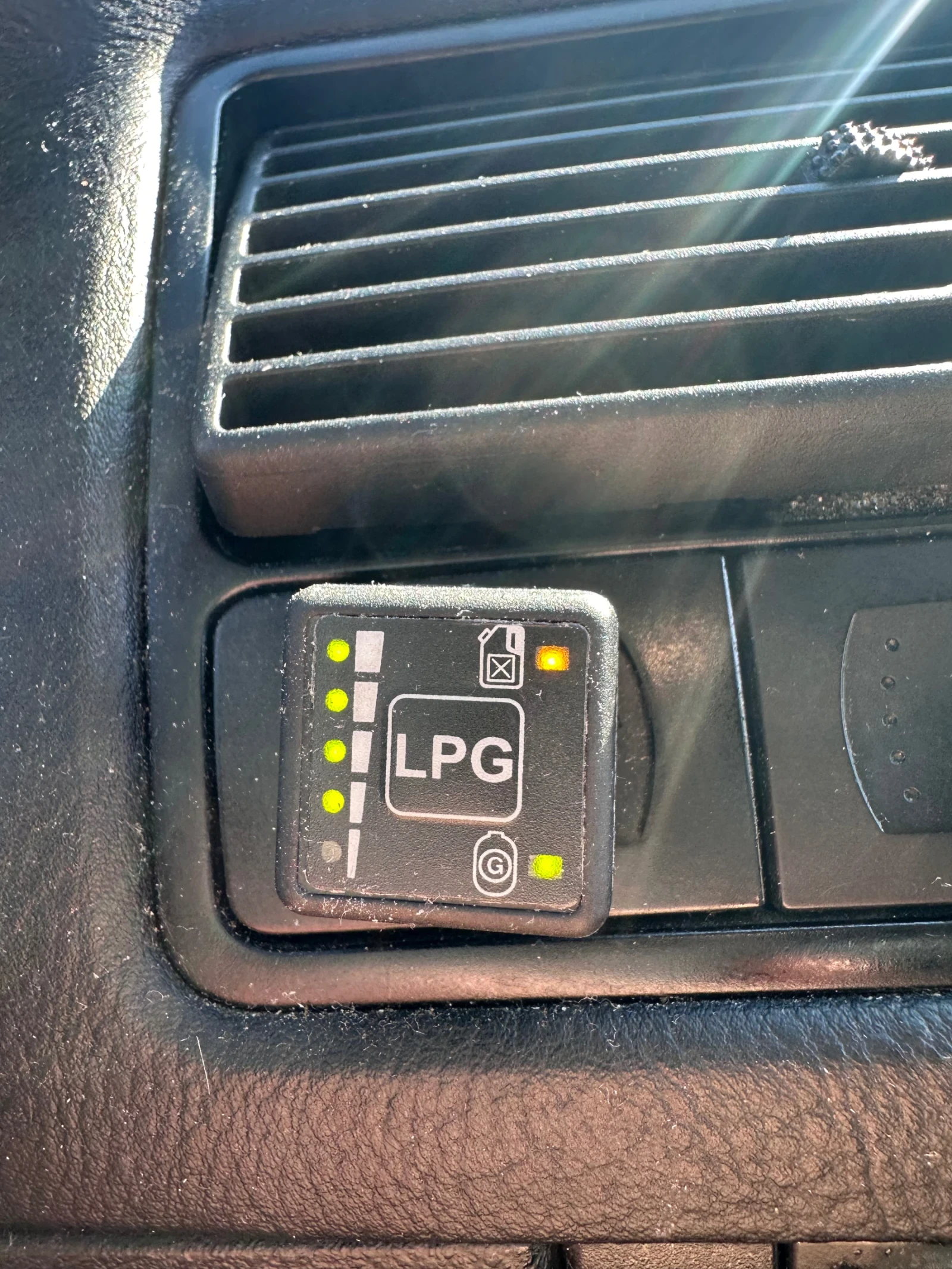 VW Golf 1.6 16V 105 к.с. ГАЗ, снимка 7 - Автомобили и джипове - 55094814