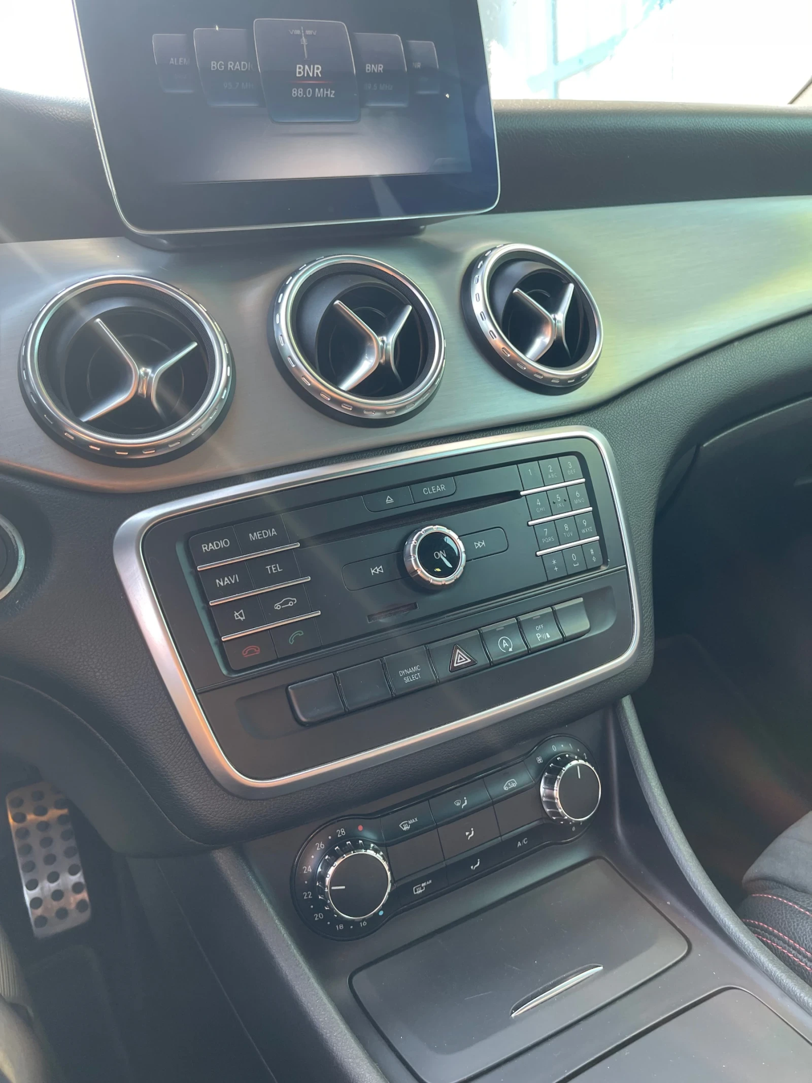 Mercedes-Benz CLA 200, снимка 13 - Автомобили и джипове - 55099477