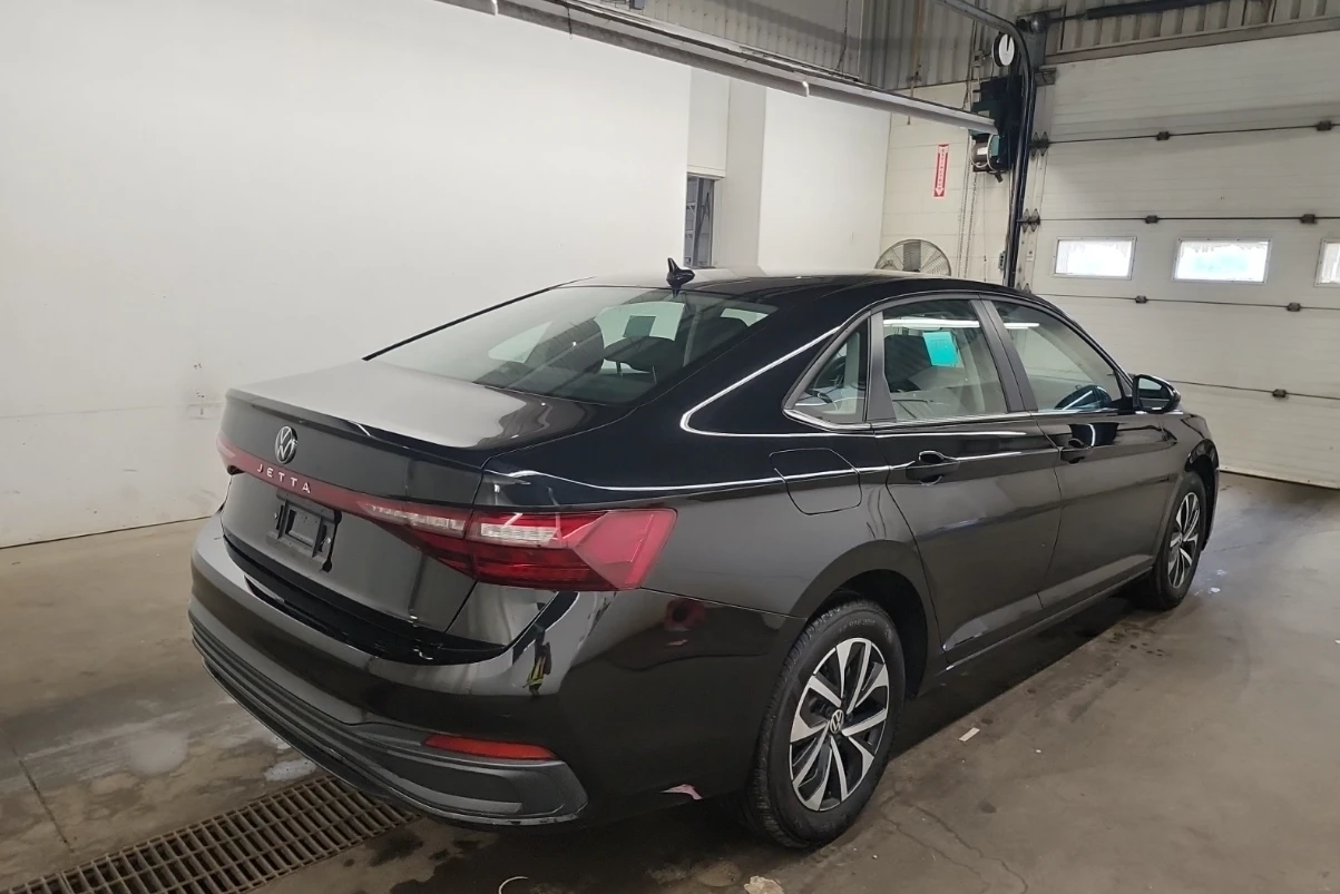 VW Jetta Facelift* ЧИСТО НОВА* Камера* м.Точки* Подгрев, снимка 4 - Автомобили и джипове - 55226268