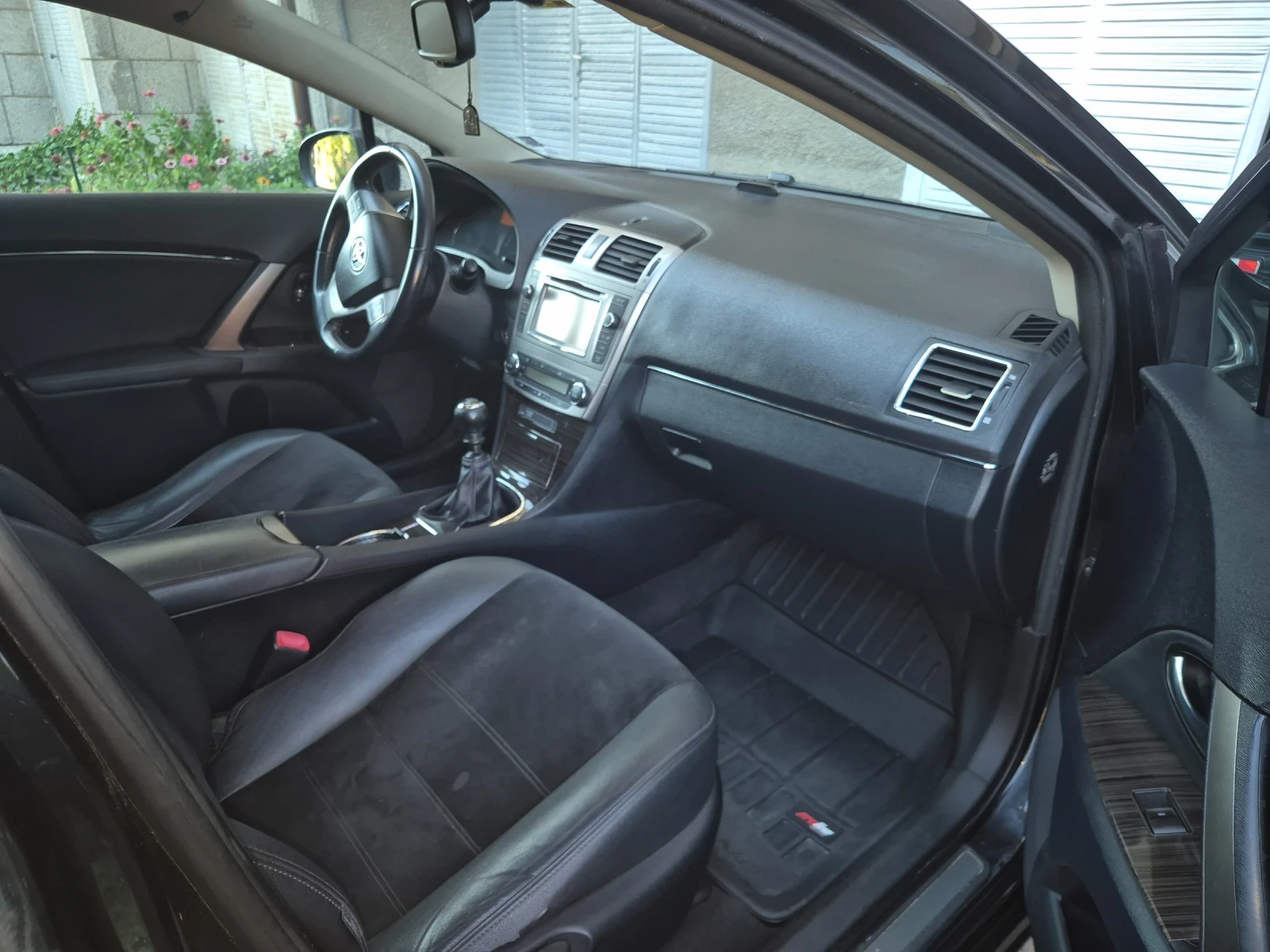Toyota Avensis Т27, снимка 12 - Автомобили и джипове - 55773024