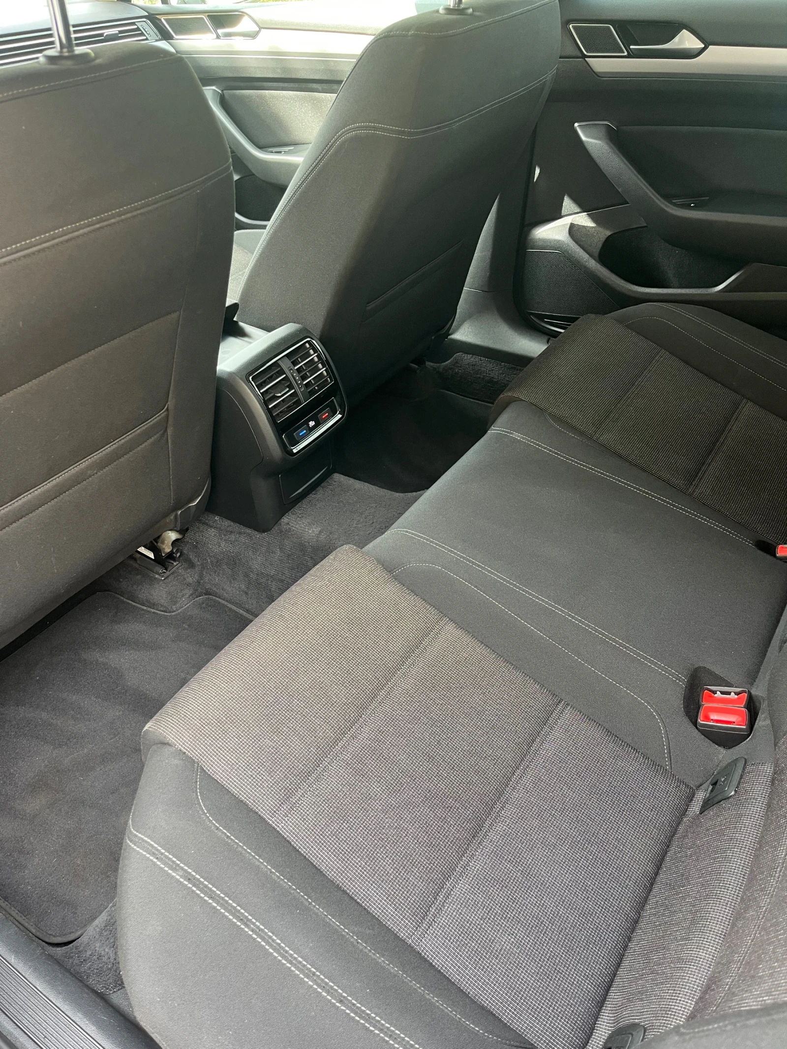 VW Passat TDI Avtomat, снимка 8 - Автомобили и джипове - 56178640