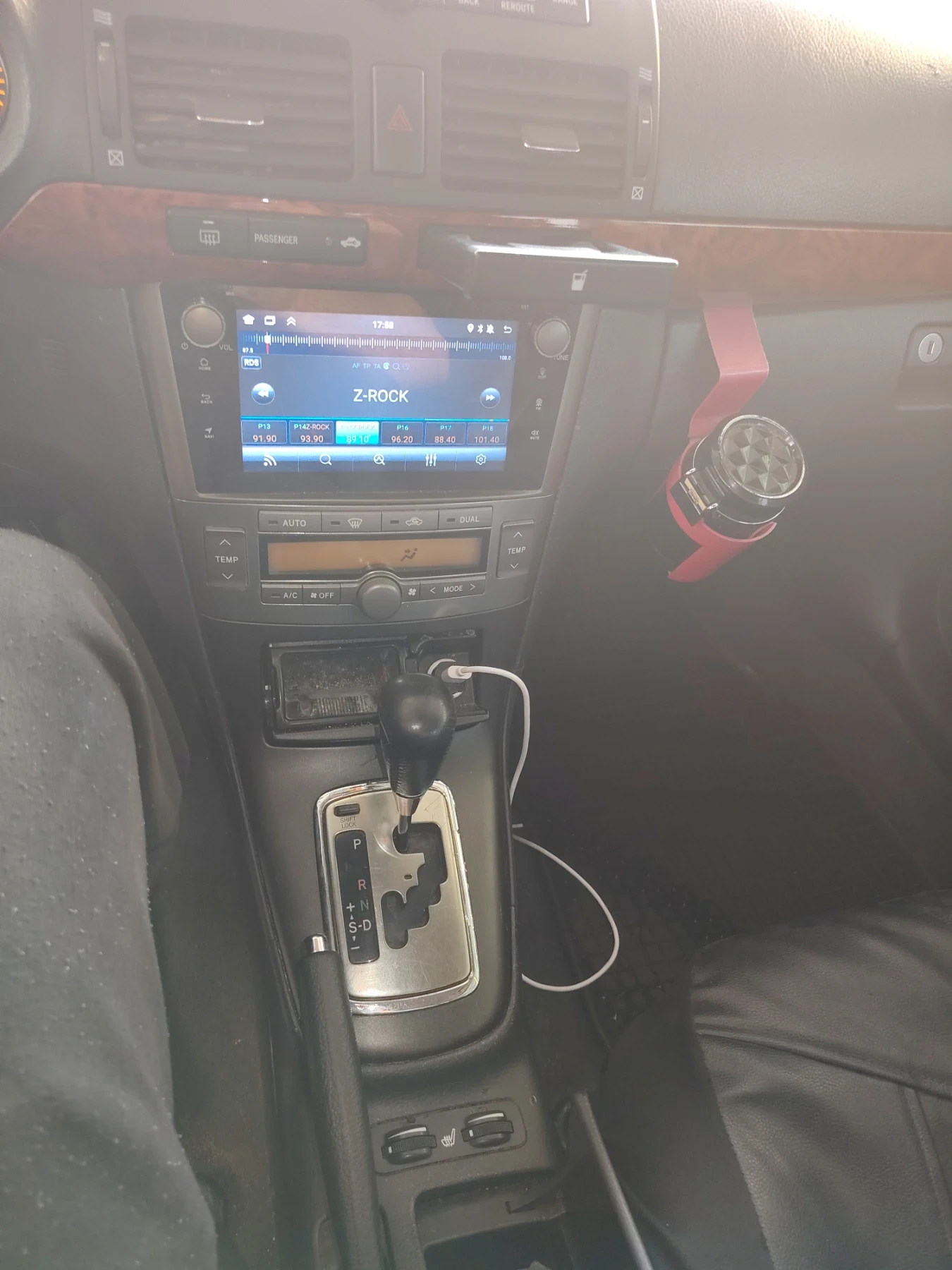 Toyota Avensis 2, 4, снимка 5 - Автомобили и джипове - 56399125