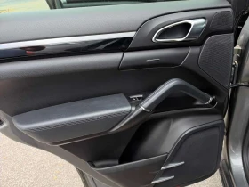 Porsche Cayenne * AWD * CARFAX * ОПЦИЯ ЗА ФИНАНСИРАНЕ * , снимка 11
