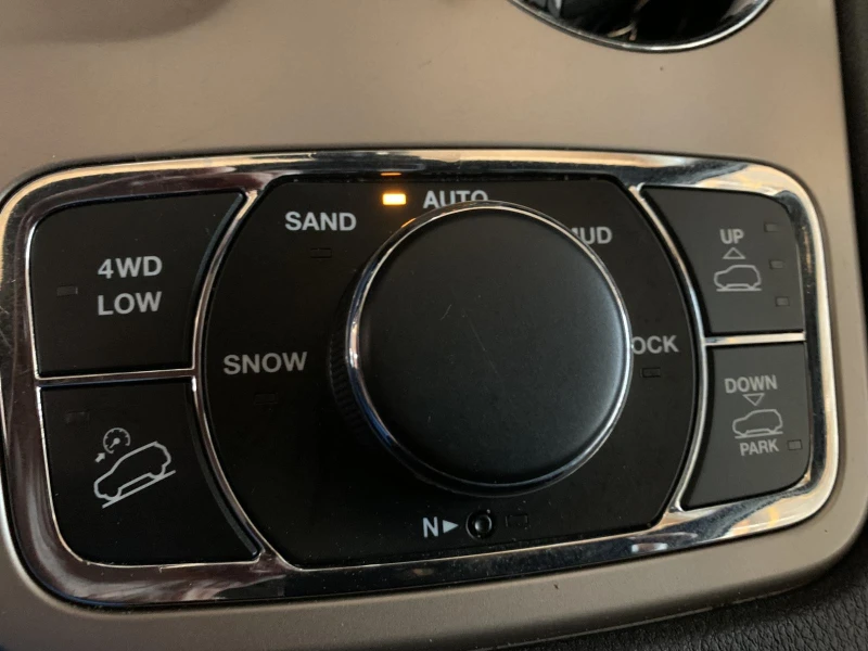 Jeep Grand cherokee SUMMIT| V6| DISTRONIK| HARMAN| PANO| BI-XENON, снимка 9 - Автомобили и джипове - 53220802