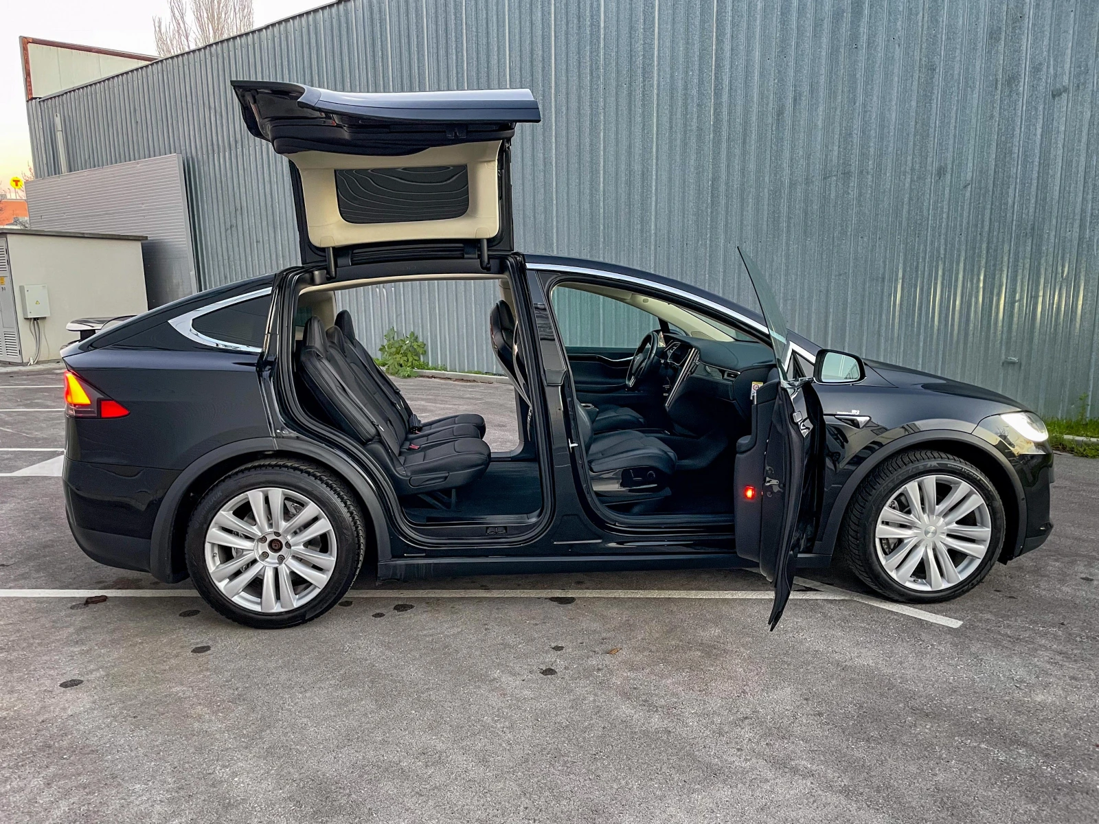Tesla Model X P90D - изображение 6