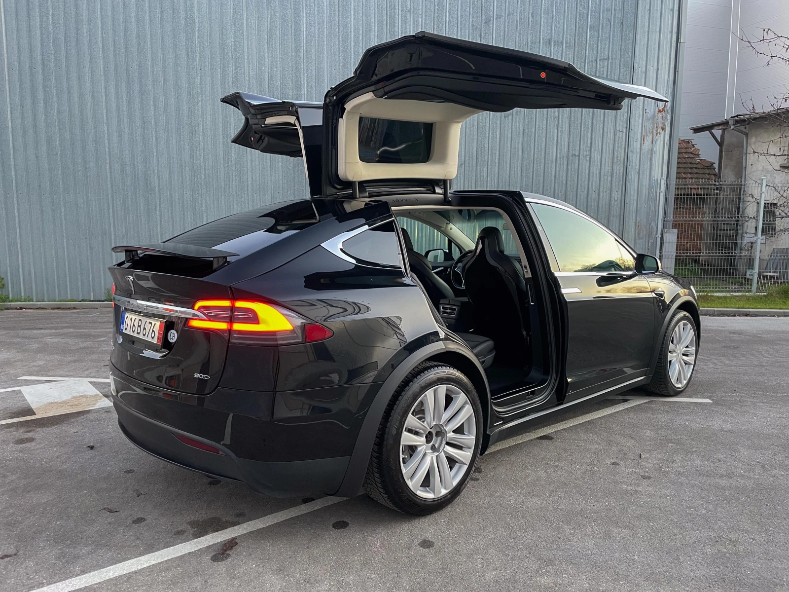 Tesla Model X P90D - изображение 4