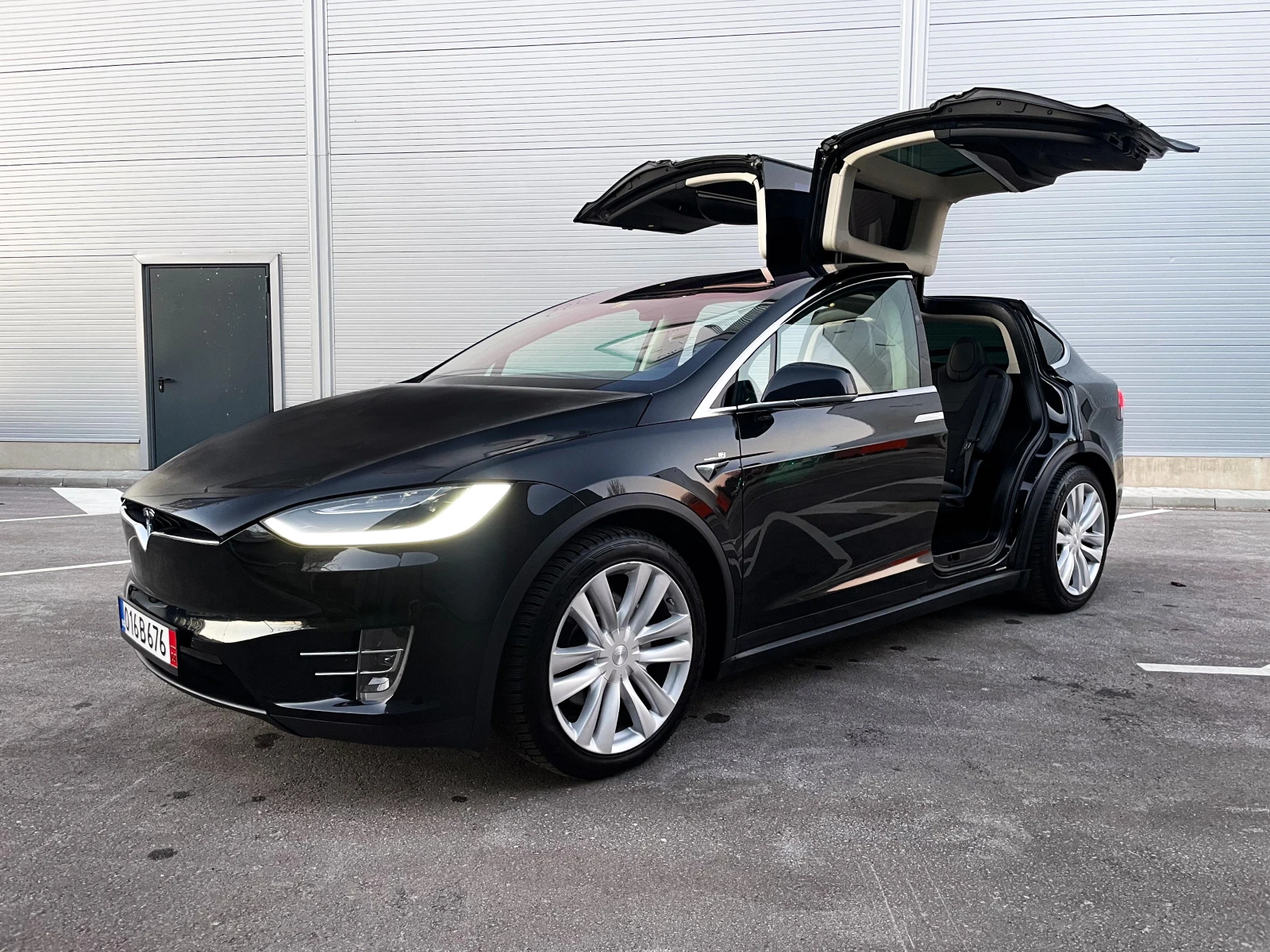 Tesla Model X P90D - изображение 3