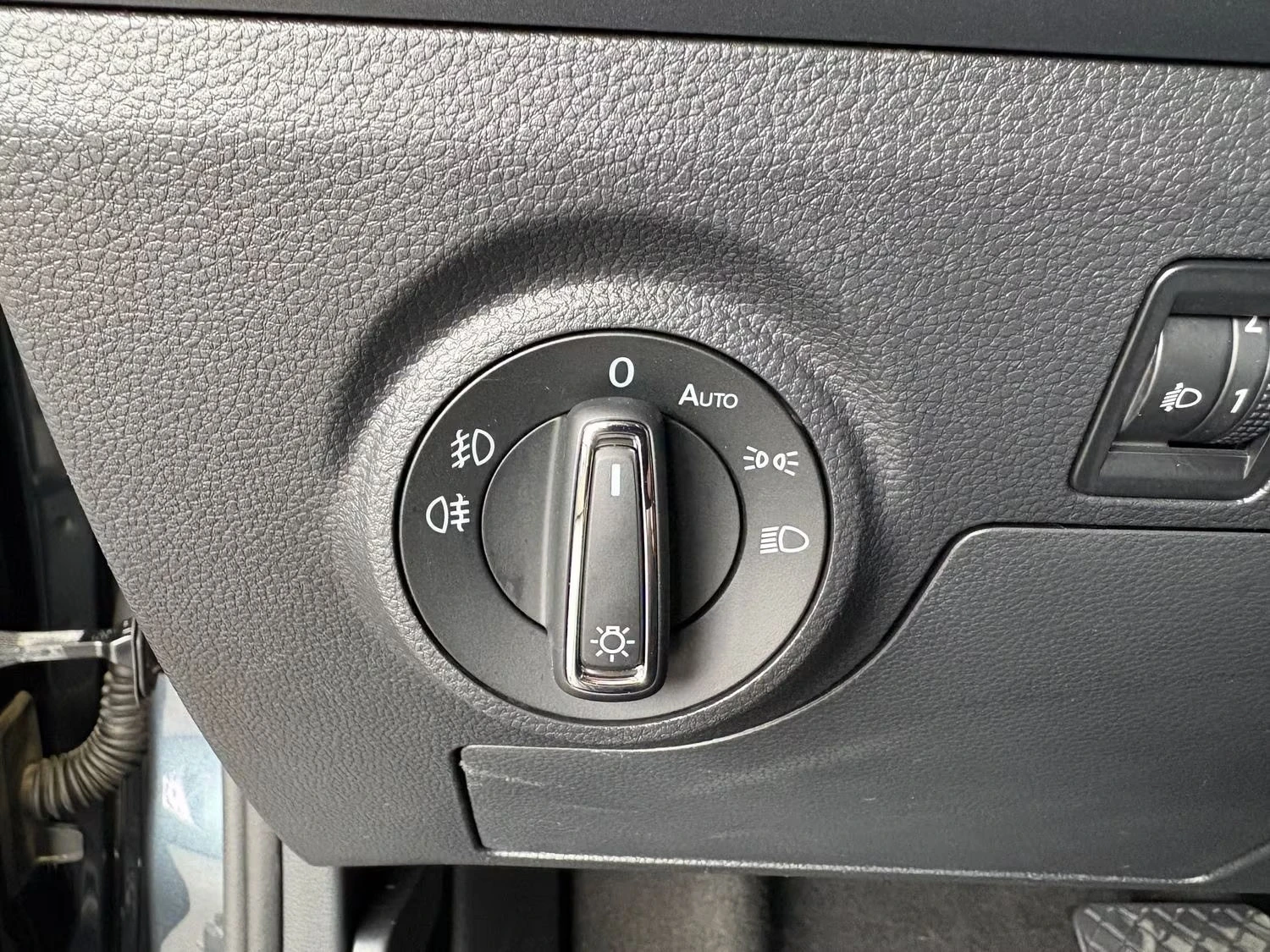 Seat Arona STYLE/95HP/DSG/CAM/AHK/NAVI/LED/870g, снимка 14 - Автомобили и джипове - 53715321