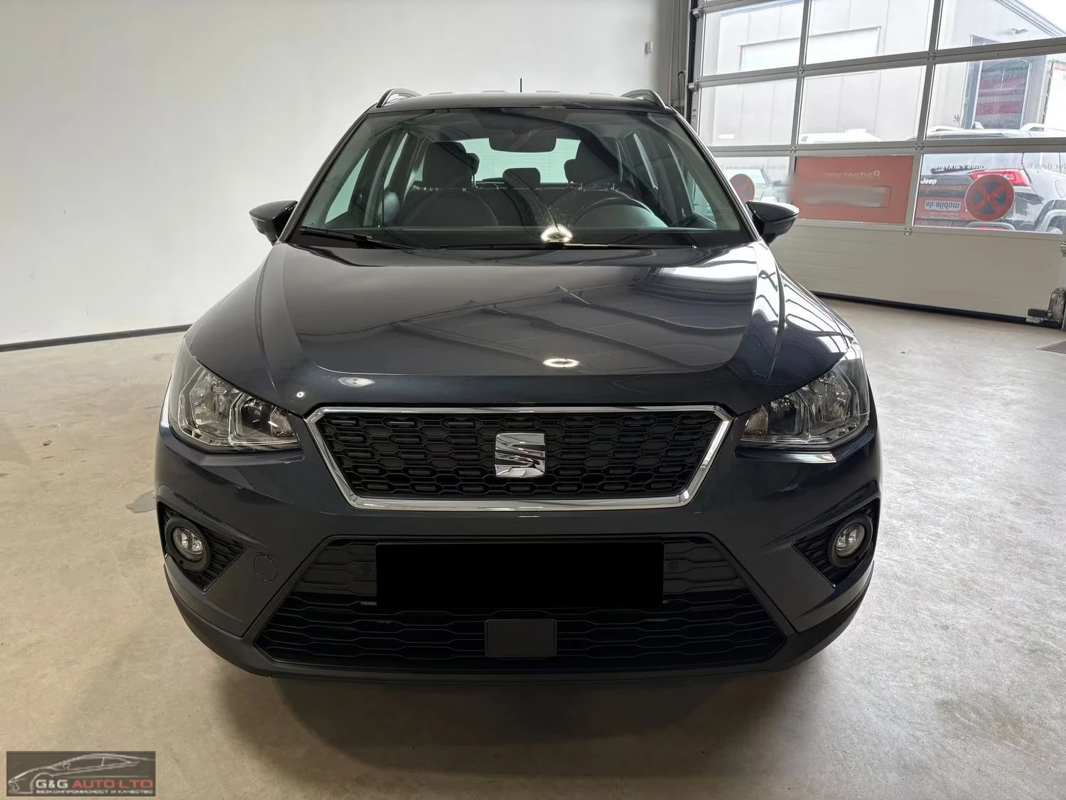 Seat Arona STYLE/95HP/DSG/CAM/AHK/NAVI/LED/870g, снимка 2 - Автомобили и джипове - 53715321