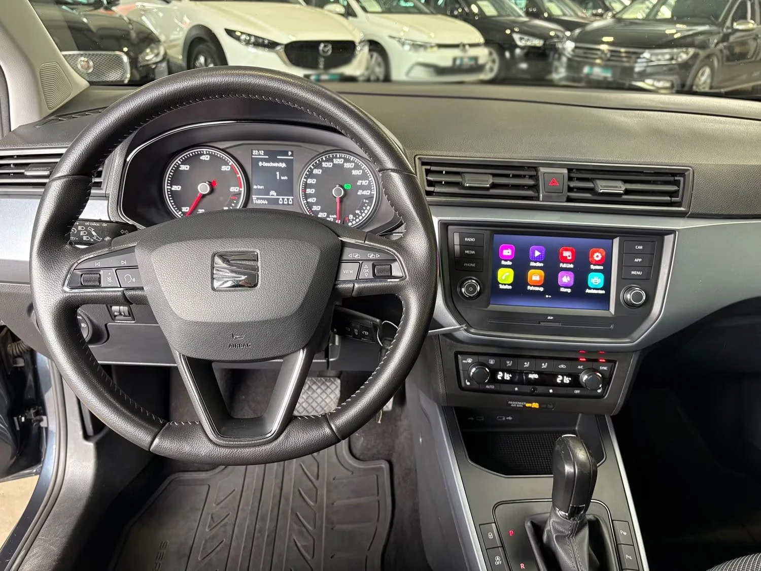 Seat Arona STYLE/95HP/DSG/CAM/AHK/NAVI/LED/870g, снимка 10 - Автомобили и джипове - 53715321