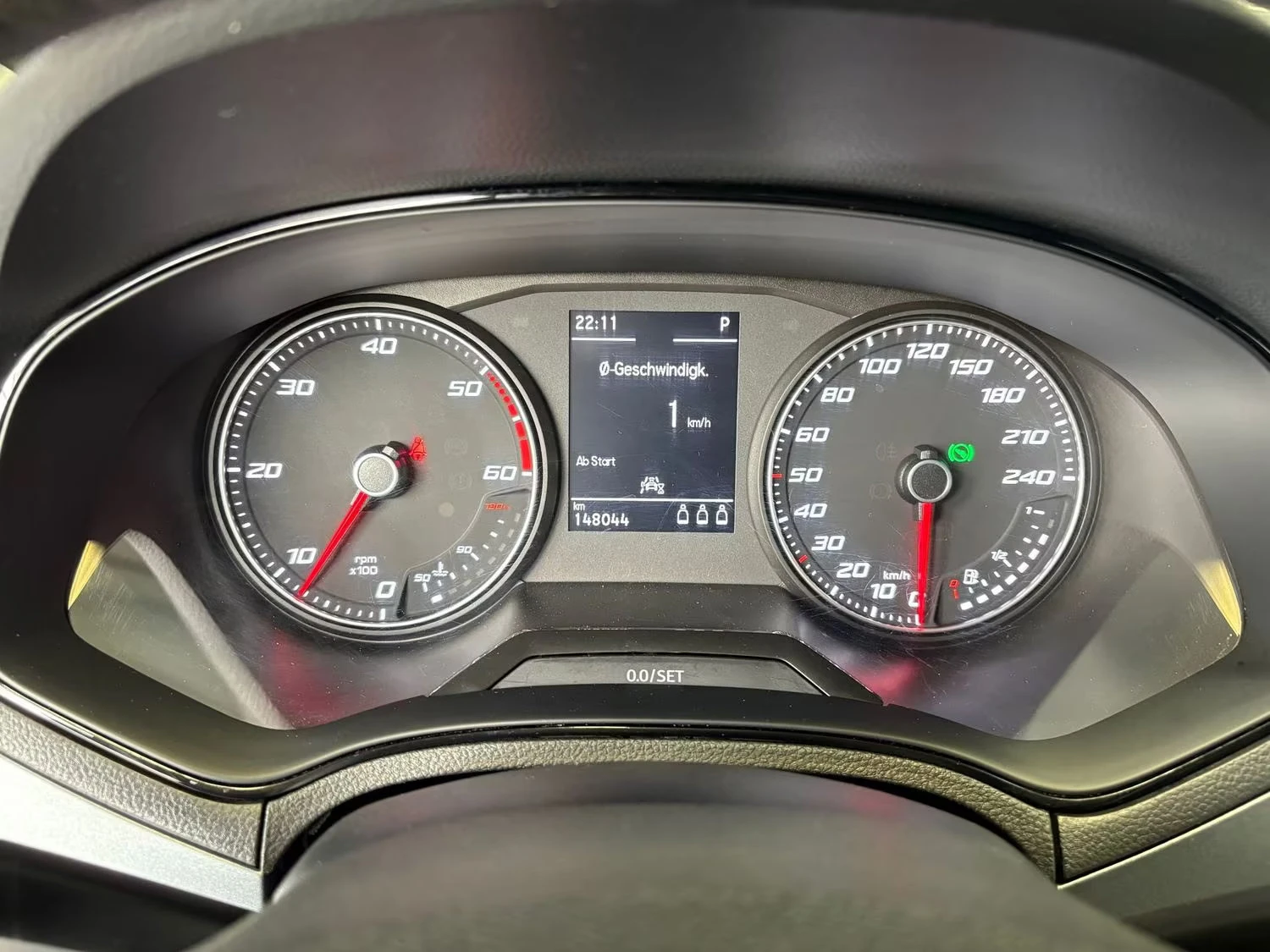 Seat Arona STYLE/95HP/DSG/CAM/AHK/NAVI/LED/870g, снимка 11 - Автомобили и джипове - 53715321