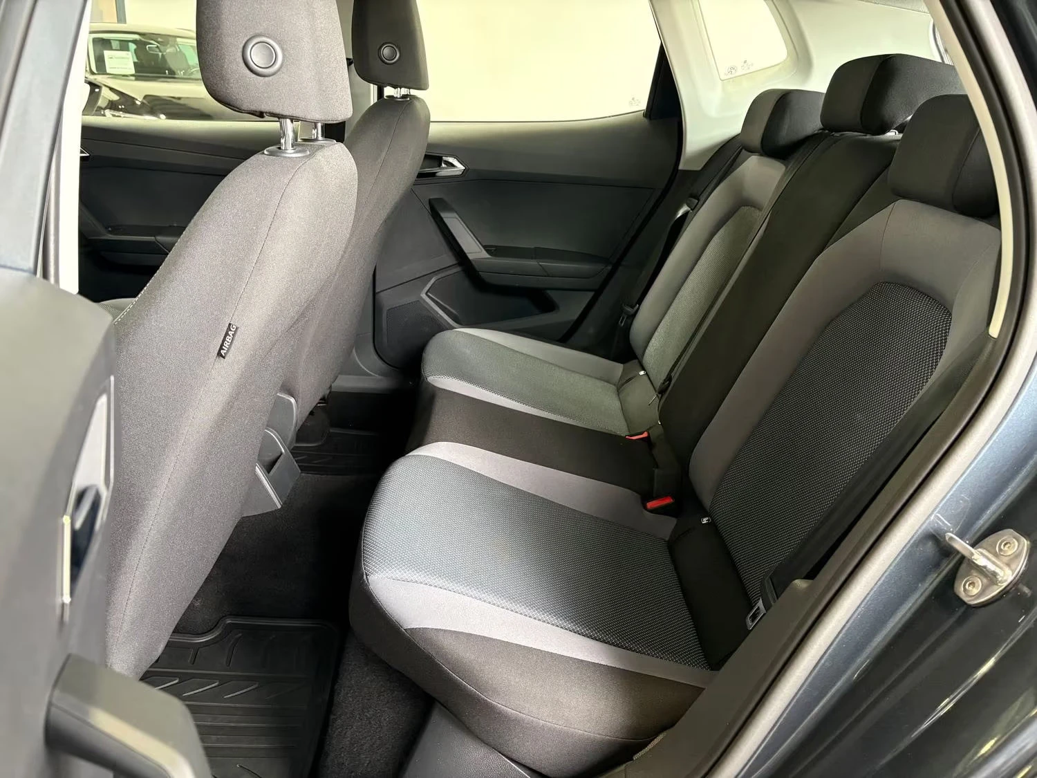 Seat Arona STYLE/95HP/DSG/CAM/AHK/NAVI/LED/870g, снимка 16 - Автомобили и джипове - 53715321