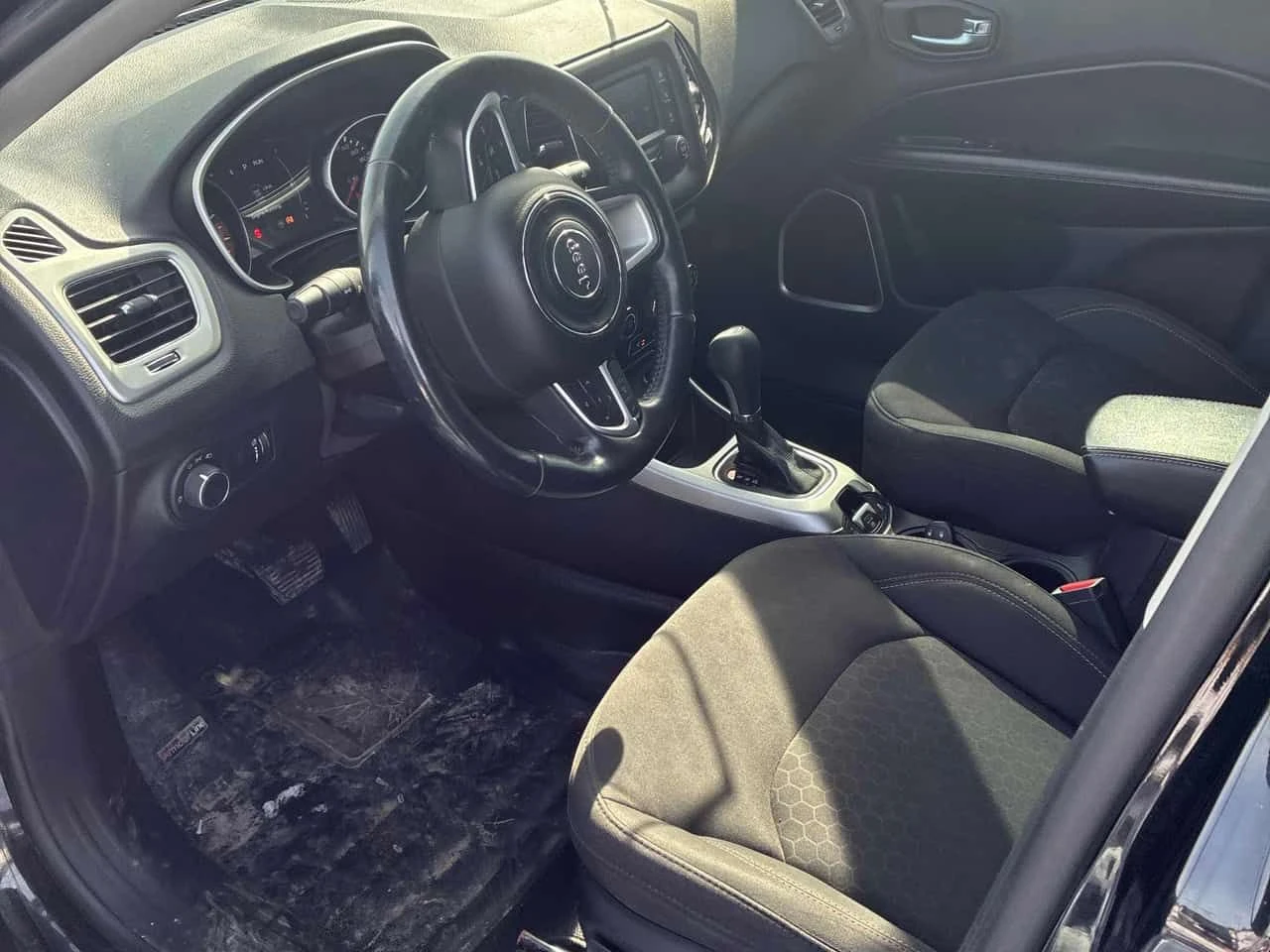 Jeep Compass * Sport * КАМЕРА * ПОДГРЕВИ * ПАМЕТ, снимка 5 - Автомобили и джипове - 54021246