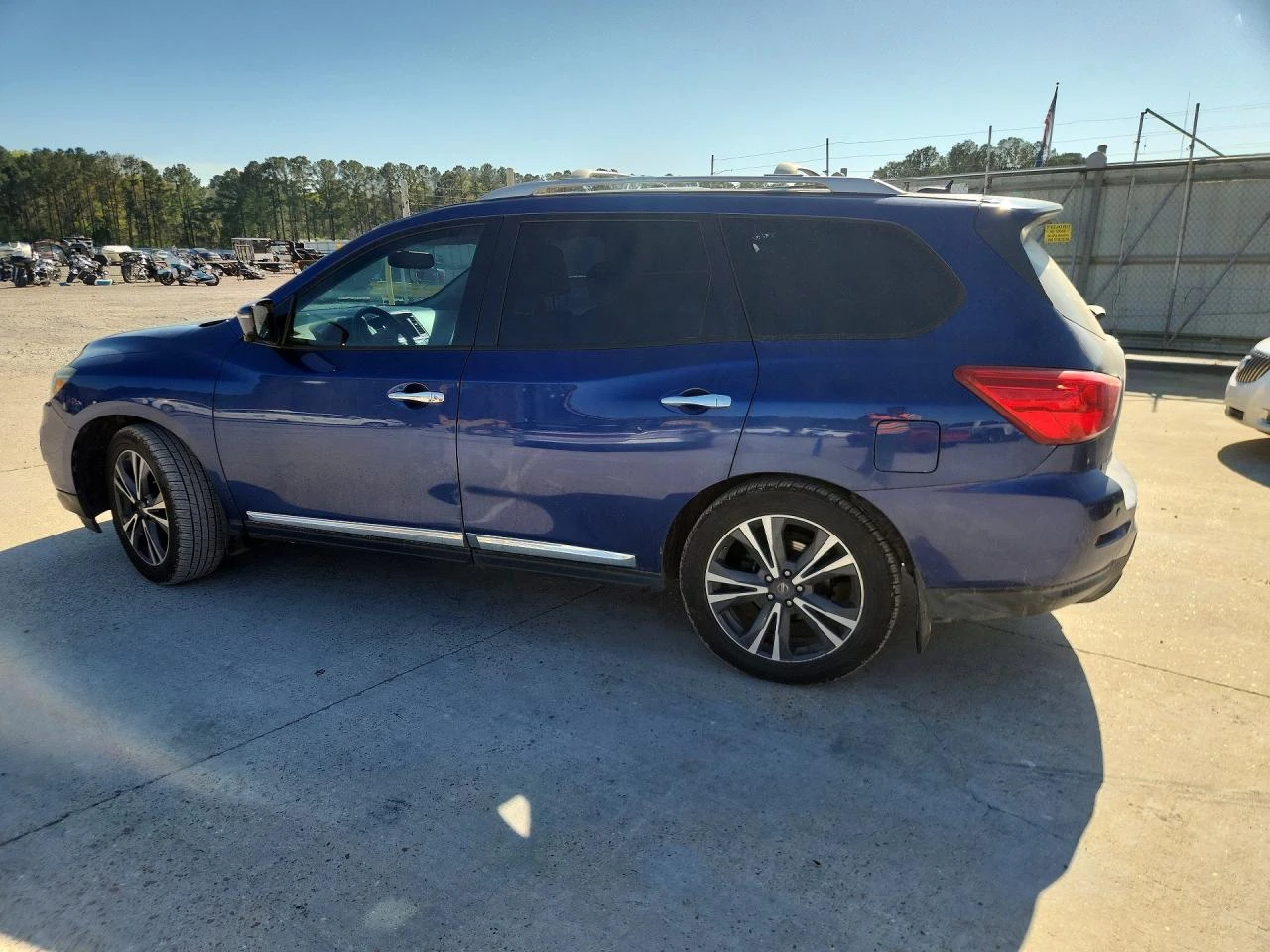 Nissan Pathfinder 3.5l Platinum, снимка 2 - Автомобили и джипове - 54413788