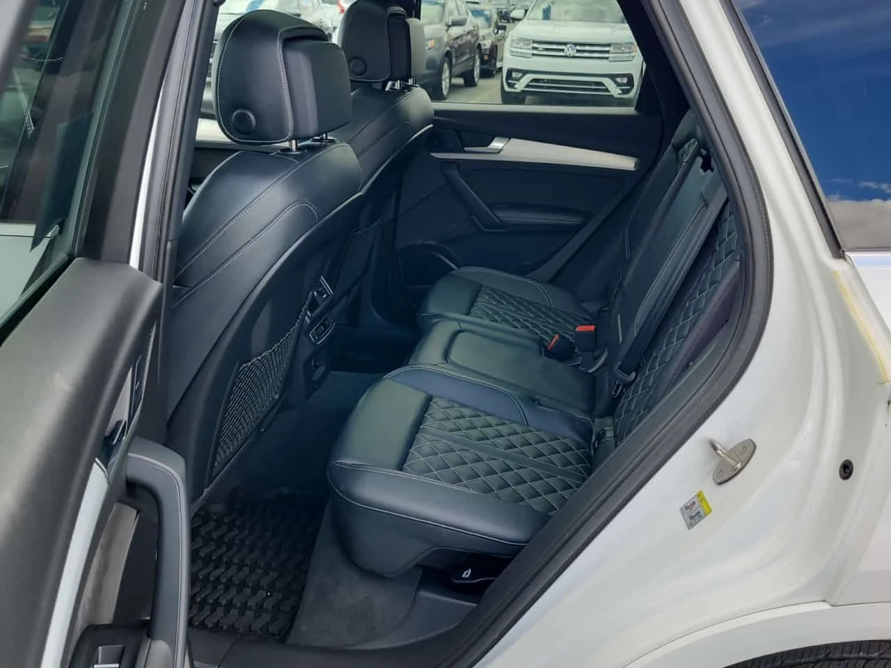 Audi SQ5 TECHNIK / 360 / DIS / B&O / ЦЕНА ДО БЪЛГАРИЯ , снимка 12 - Автомобили и джипове - 55076332