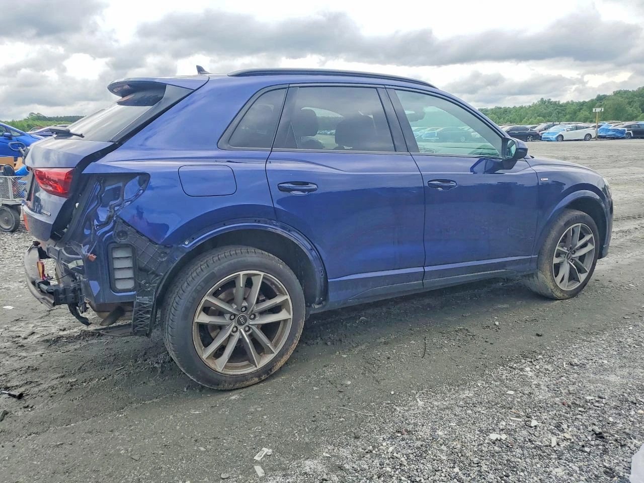Audi Q3 2.0l, снимка 3 - Автомобили и джипове - 55877220