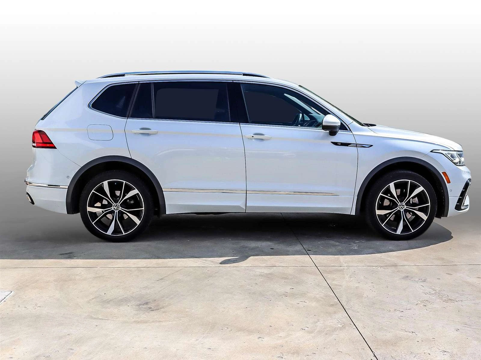 VW Tiguan Highline / АВТОКРЕДИТ, снимка 2 - Автомобили и джипове - 56010940