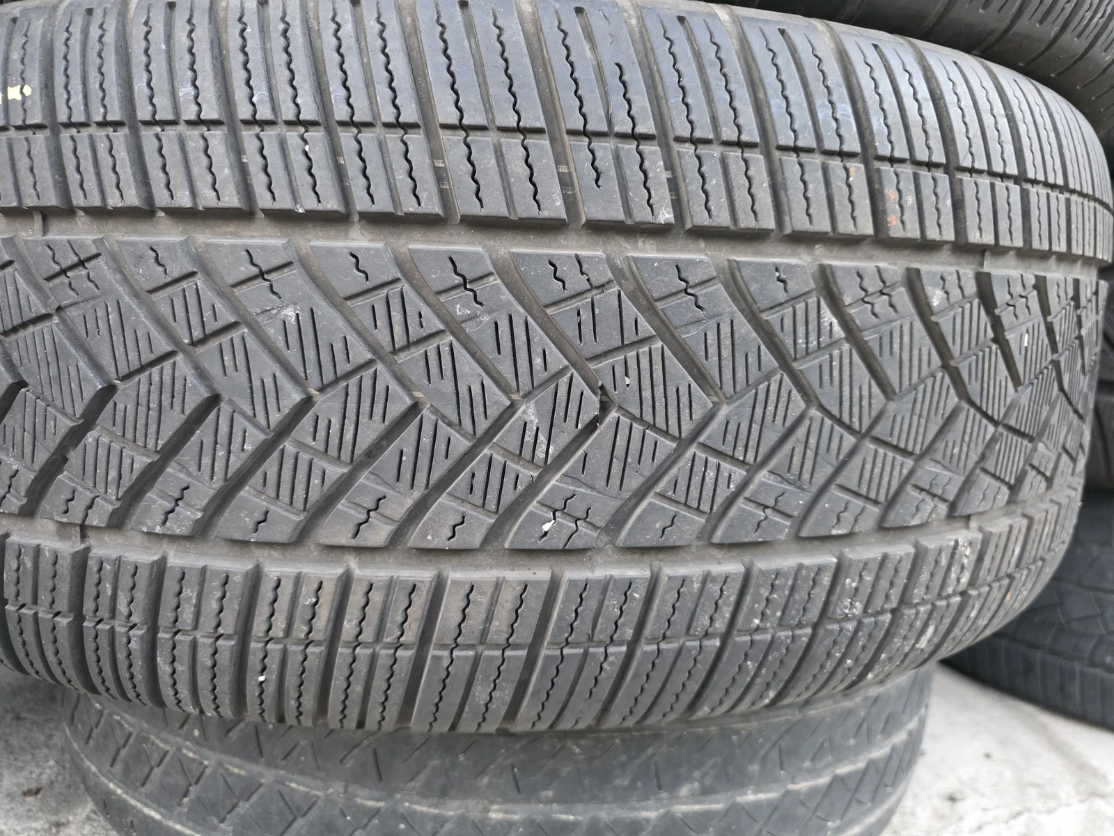 Гуми Зимни 255/50R21, снимка 3 - Гуми и джанти - 56663272