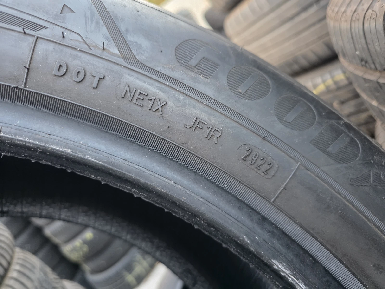 Гуми Зимни 255/50R21, снимка 7 - Гуми и джанти - 56663272