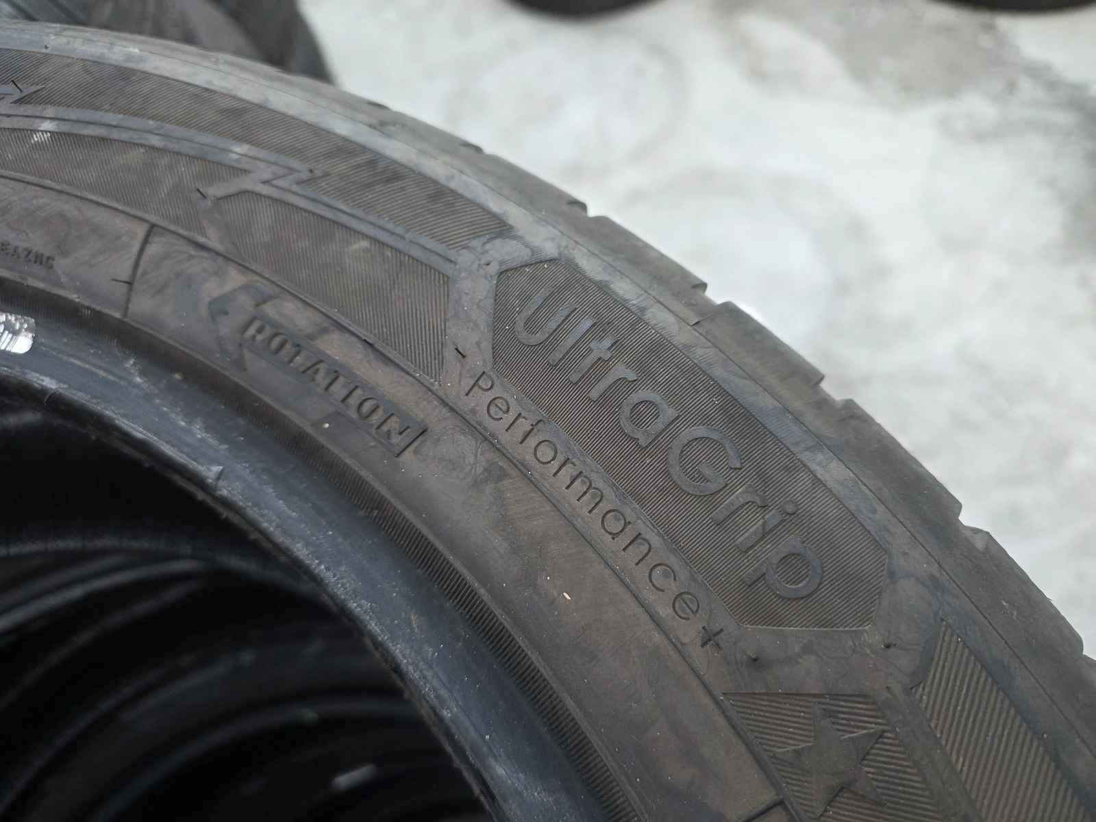 Гуми Зимни 255/50R21, снимка 6 - Гуми и джанти - 56663272