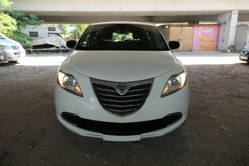 Lancia Ypsilon 0.9i МЕТАН EUR5B 85кс, снимка 2 - Автомобили и джипове - 42463772