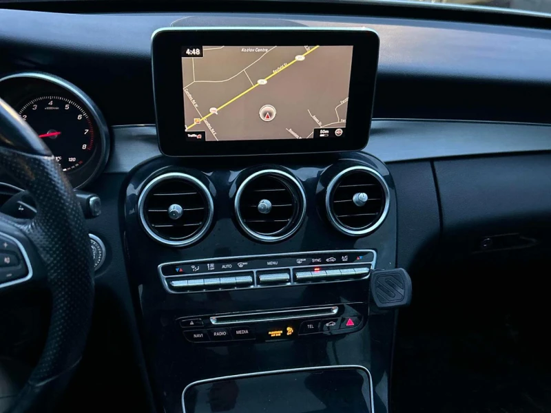Mercedes-Benz C 300 AMG Пакет* Амбиент* Пано* 360, снимка 9 - Автомобили и джипове - 52536666