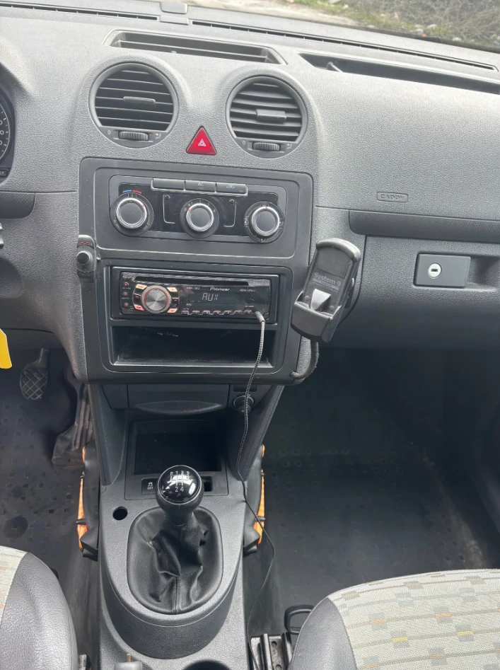 VW Caddy, снимка 8 - Автомобили и джипове - 53967304