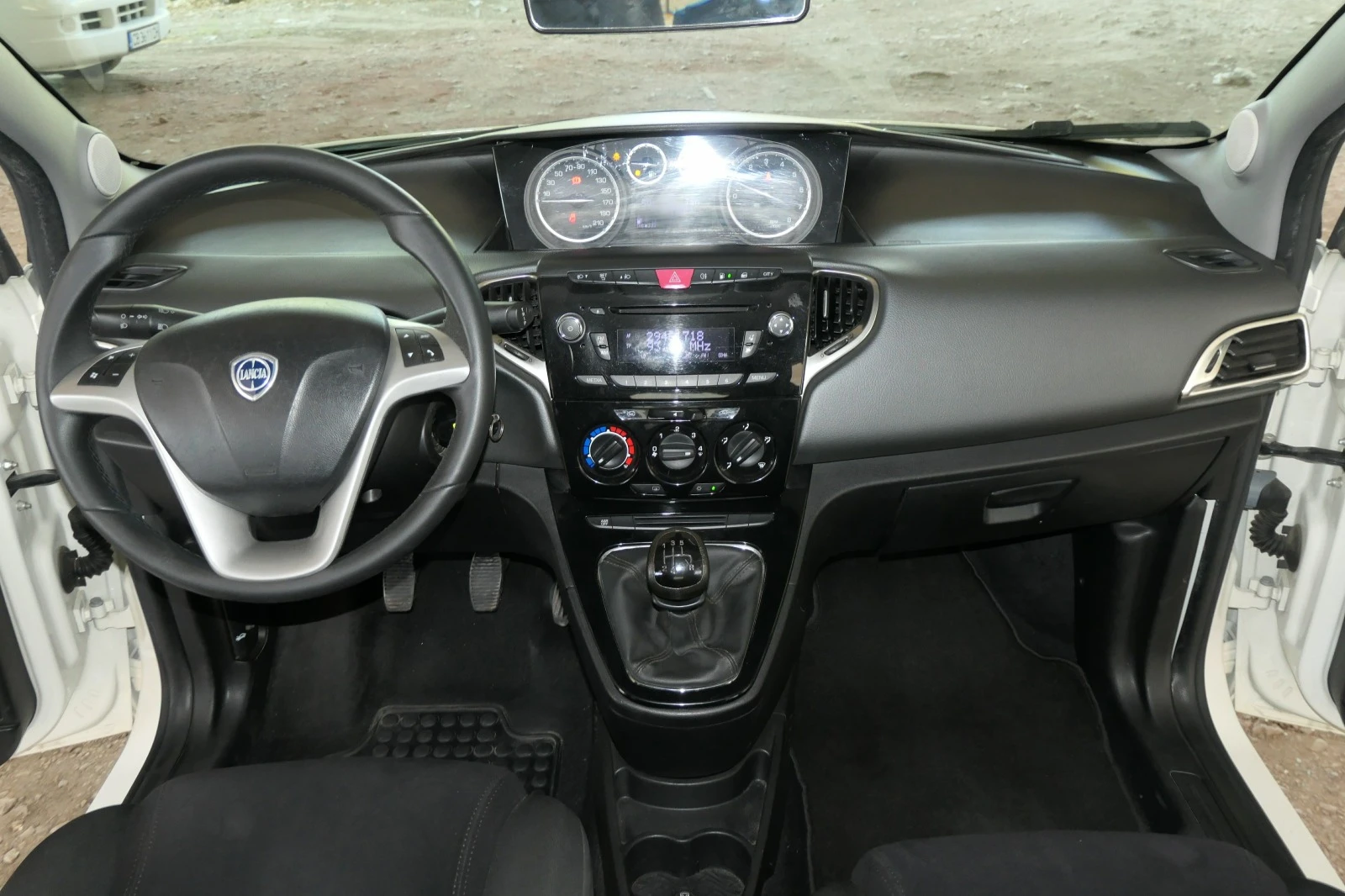 Lancia Ypsilon 0.9i МЕТАН EUR5B 85кс - изображение 10