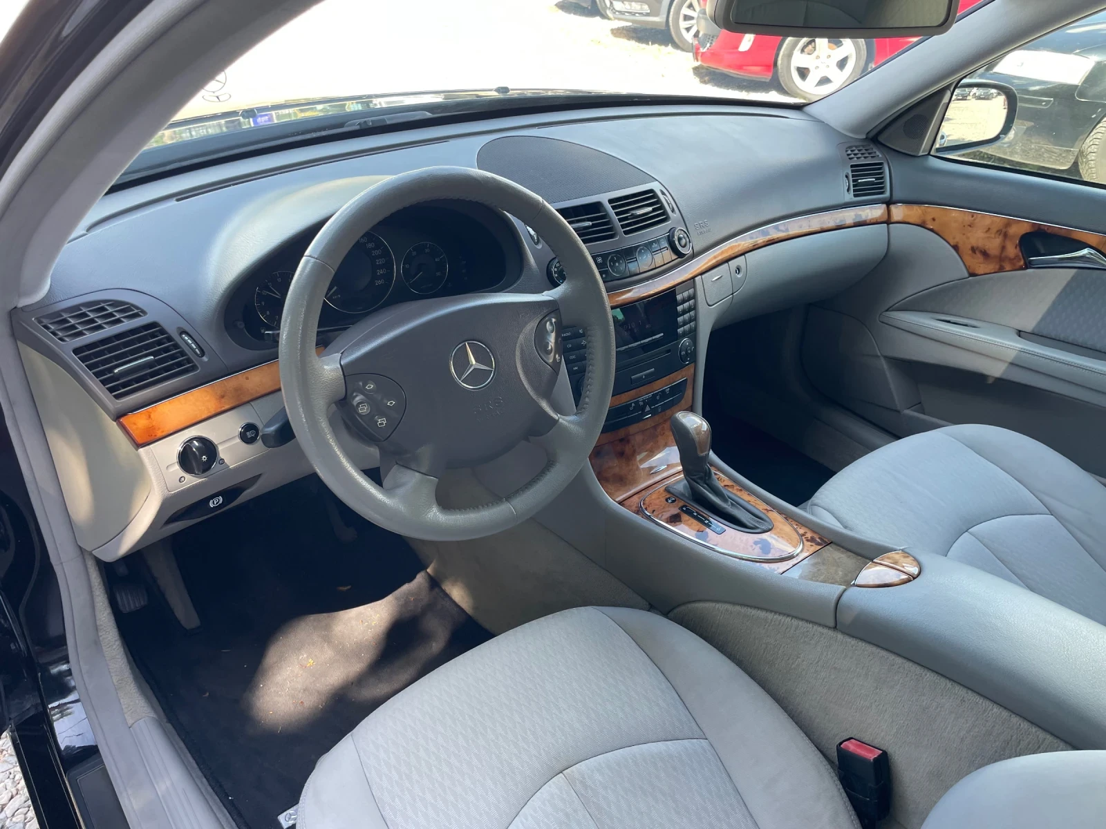 Mercedes-Benz E 320  - изображение 7