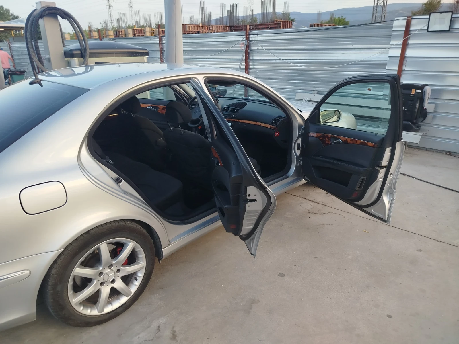 Mercedes-Benz E 320  - изображение 3