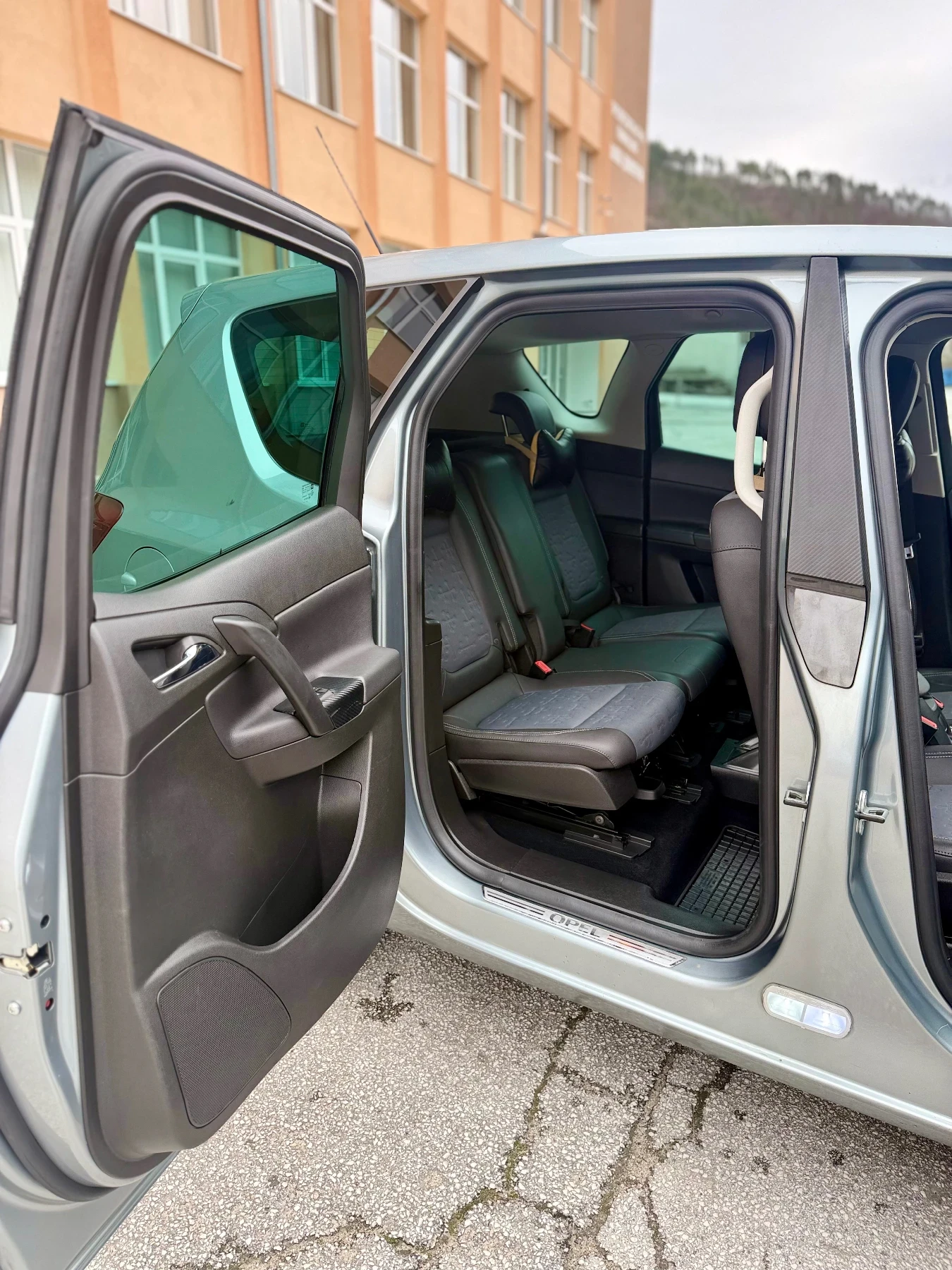 Opel Meriva 1.7CDTi 110кс 6ск - изображение 10