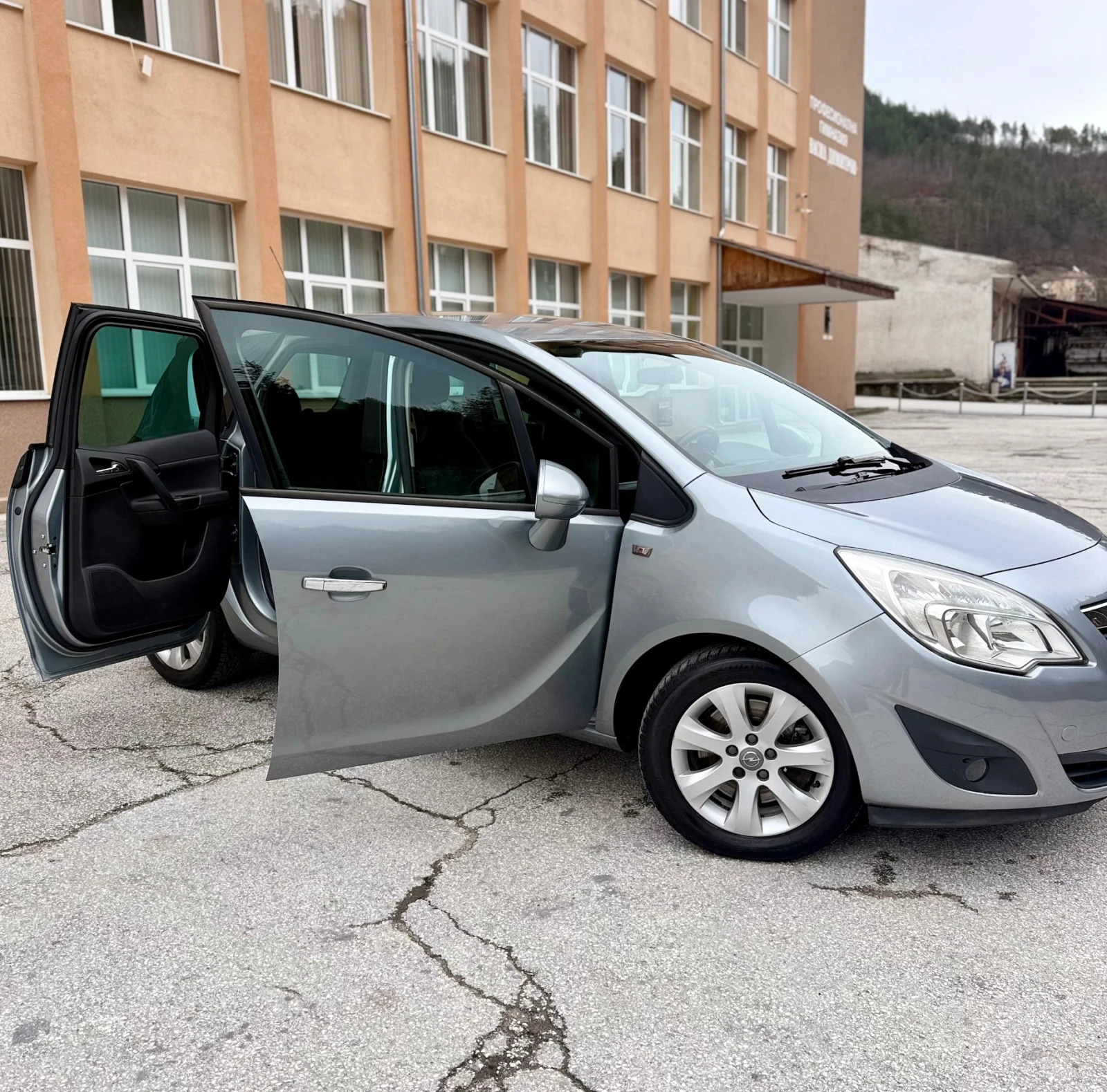 Opel Meriva 1.7CDTi 110кс 6ск - изображение 8