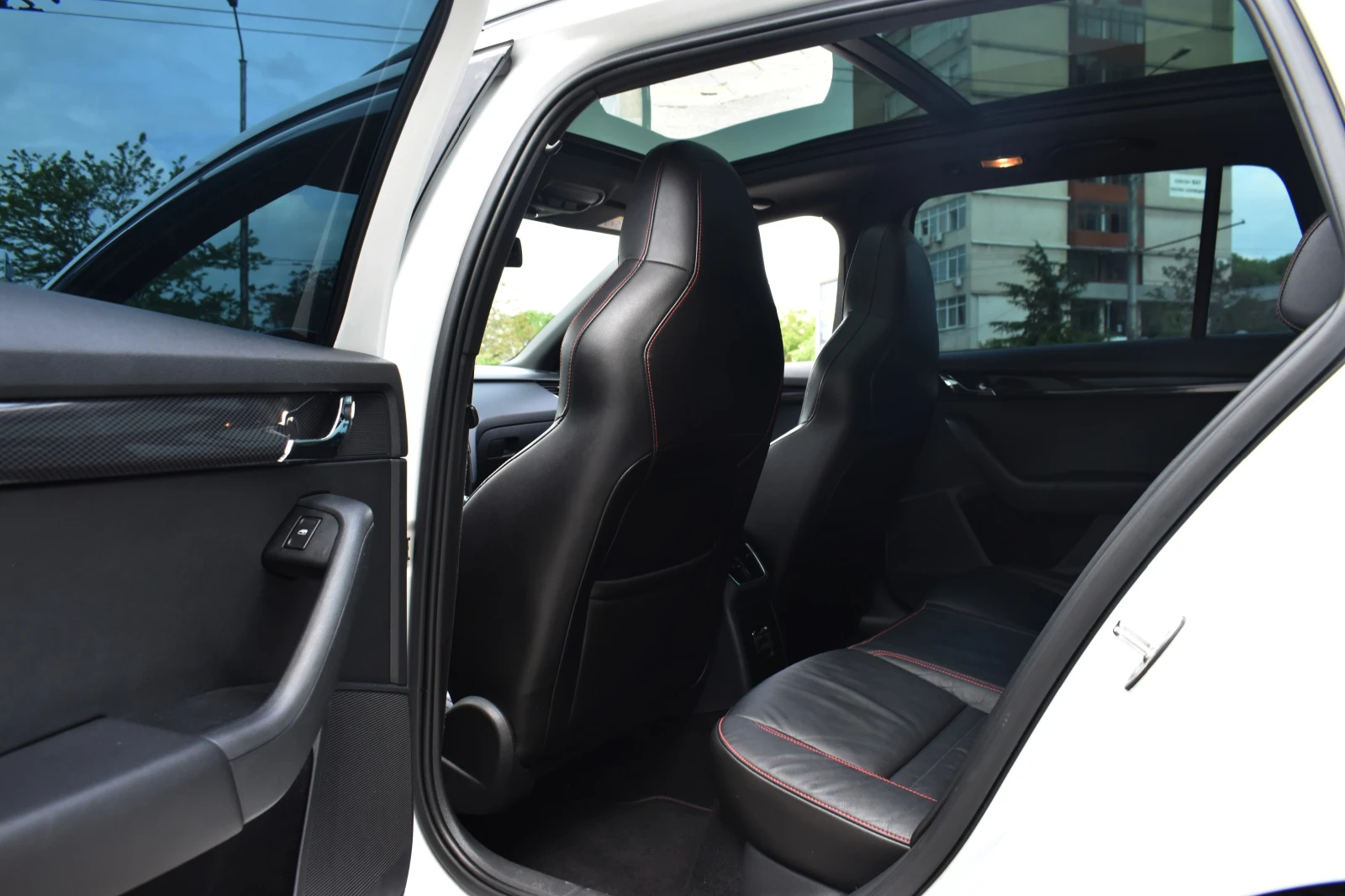 Skoda Octavia 2.0TDI* VRS* 4x4* ПАНОРАМА, снимка 11 - Автомобили и джипове - 54628782