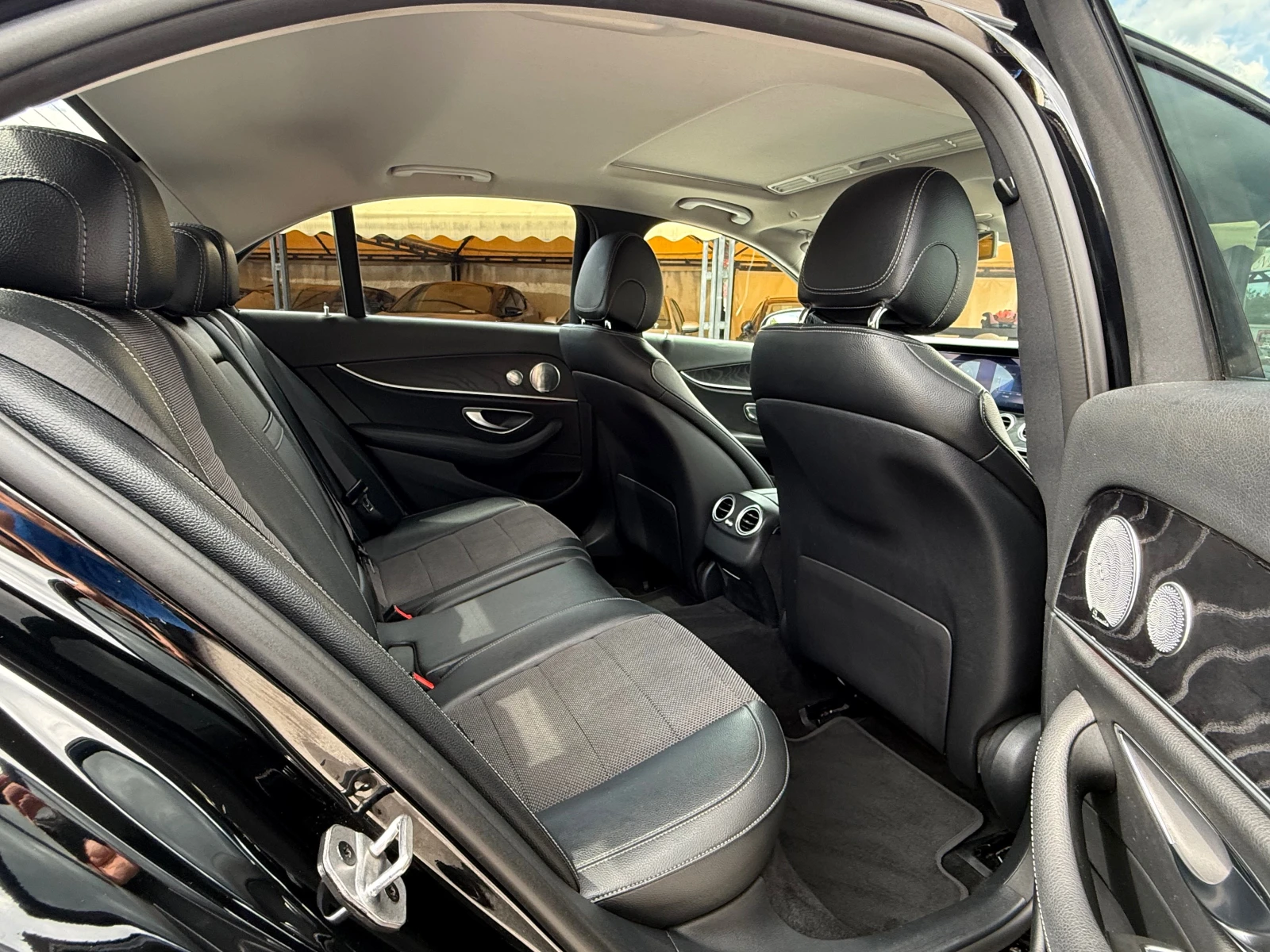 Mercedes-Benz E 220 d VIRTUAL COCKPIT NIGHT PACK 100% РЕАЛНИ КM !!!, снимка 15 - Автомобили и джипове - 54669040