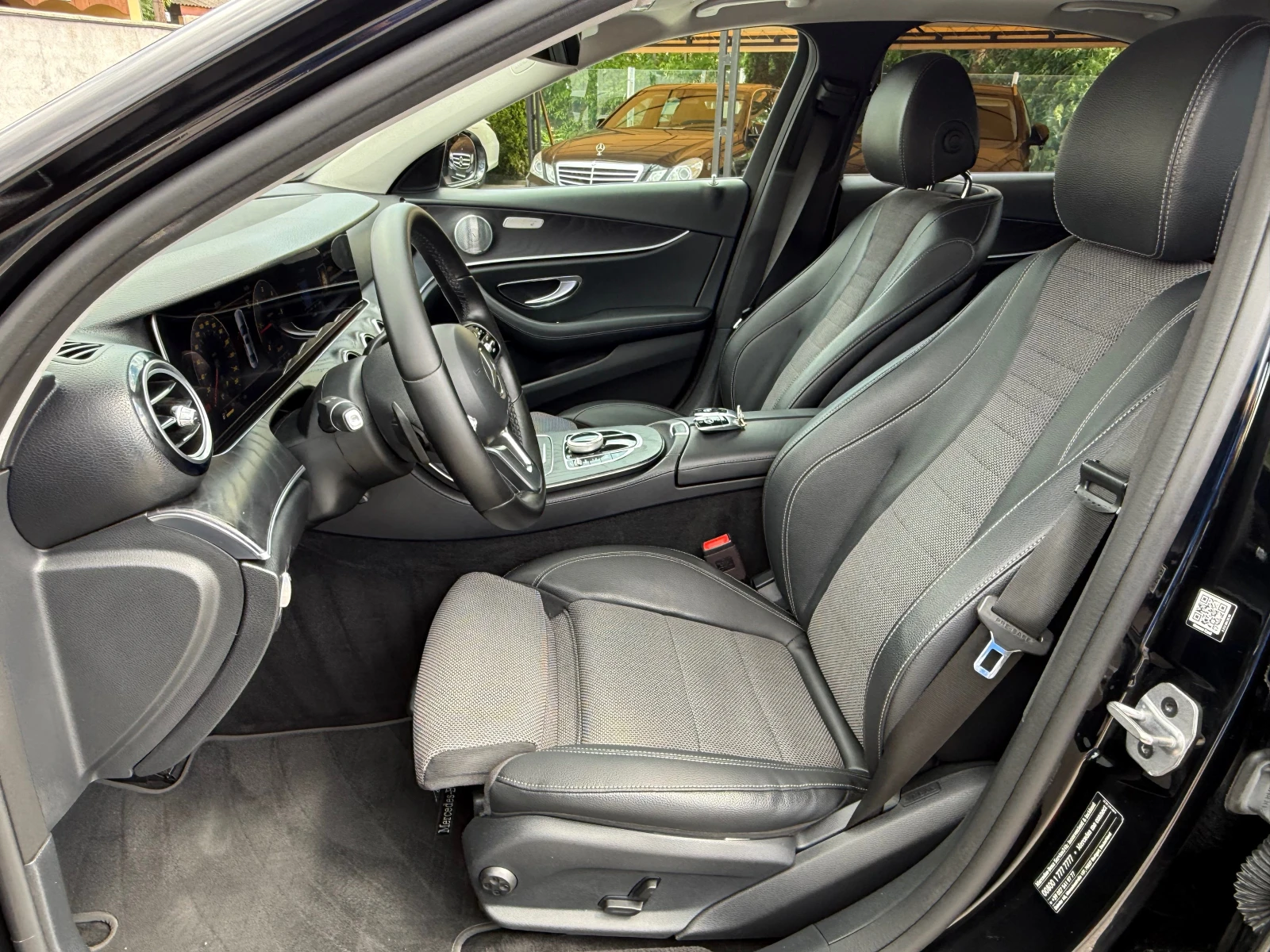 Mercedes-Benz E 220 d VIRTUAL COCKPIT NIGHT PACK 100% РЕАЛНИ КM !!!, снимка 8 - Автомобили и джипове - 54669040