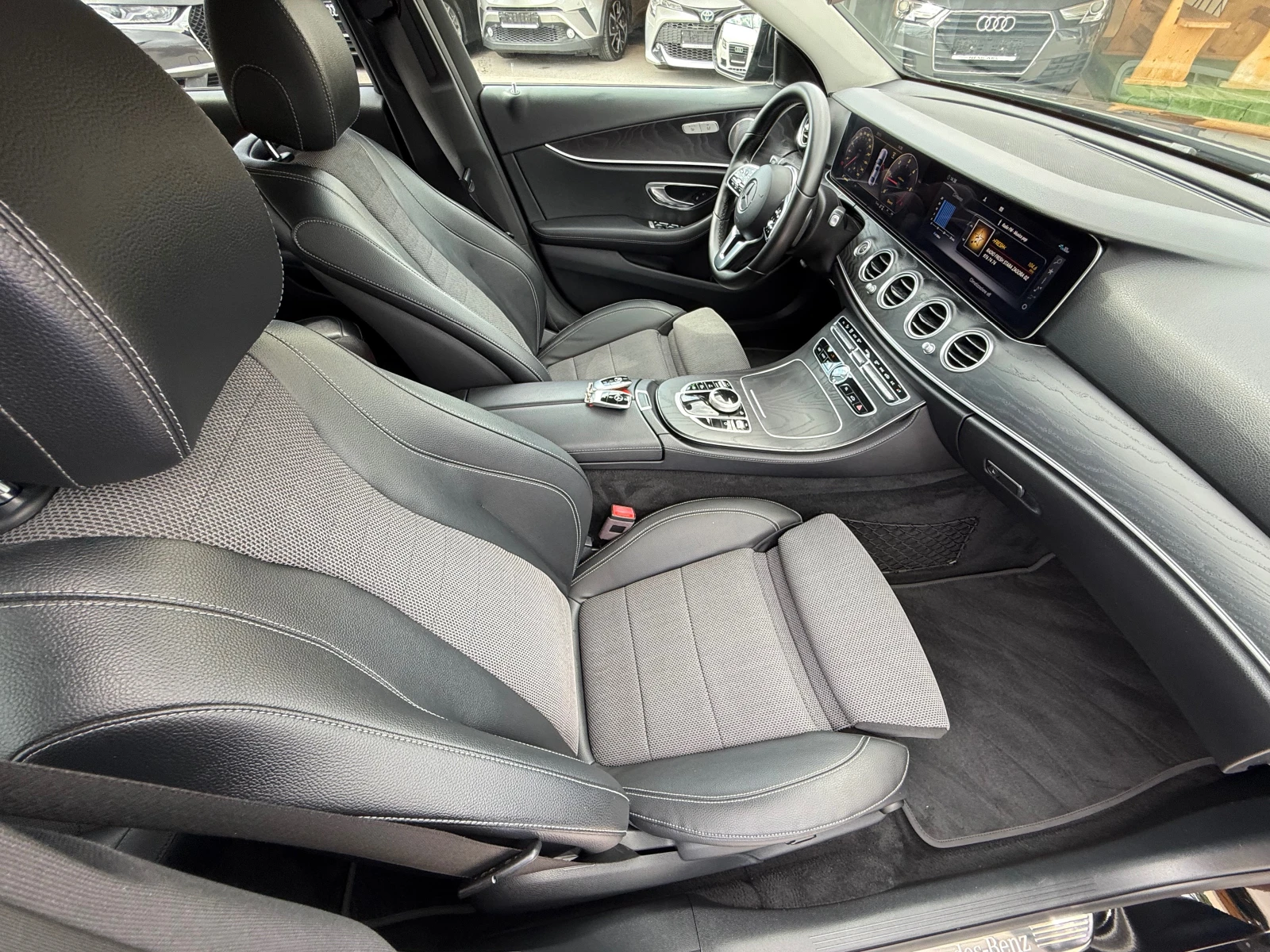 Mercedes-Benz E 220 d VIRTUAL COCKPIT NIGHT PACK 100% РЕАЛНИ КM !!!, снимка 14 - Автомобили и джипове - 54669040