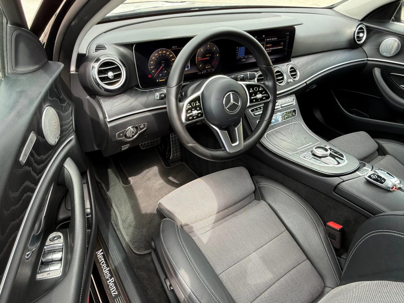 Mercedes-Benz E 220 d VIRTUAL COCKPIT NIGHT PACK 100% РЕАЛНИ КM !!!, снимка 10 - Автомобили и джипове - 54669040