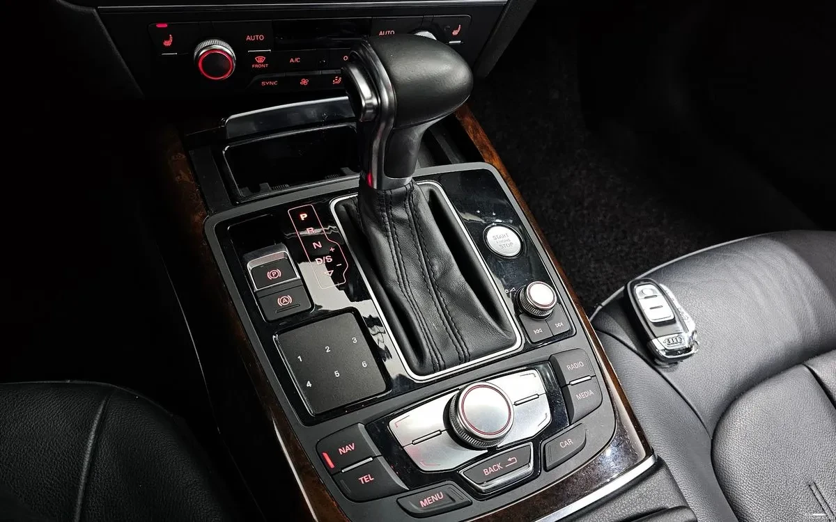 Audi A7 3.0L V6 / CARFAX, снимка 9 - Автомобили и джипове - 54744589