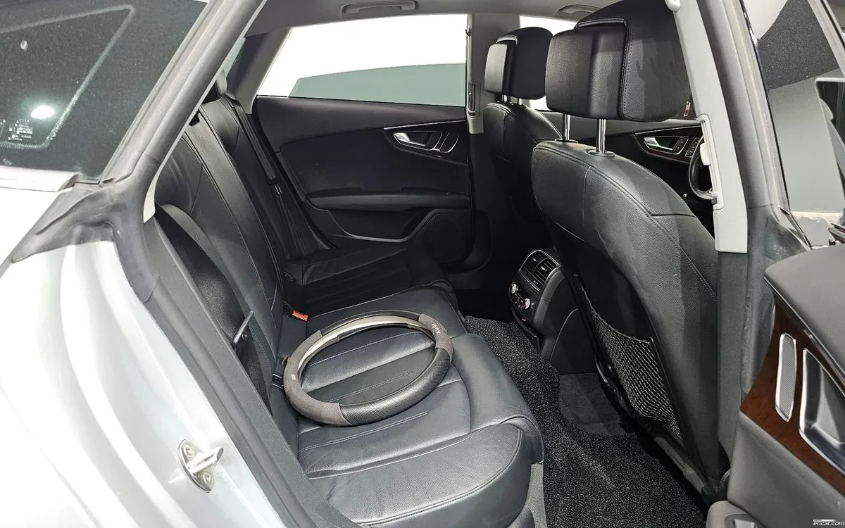 Audi A7 3.0L V6 / CARFAX, снимка 12 - Автомобили и джипове - 54744589