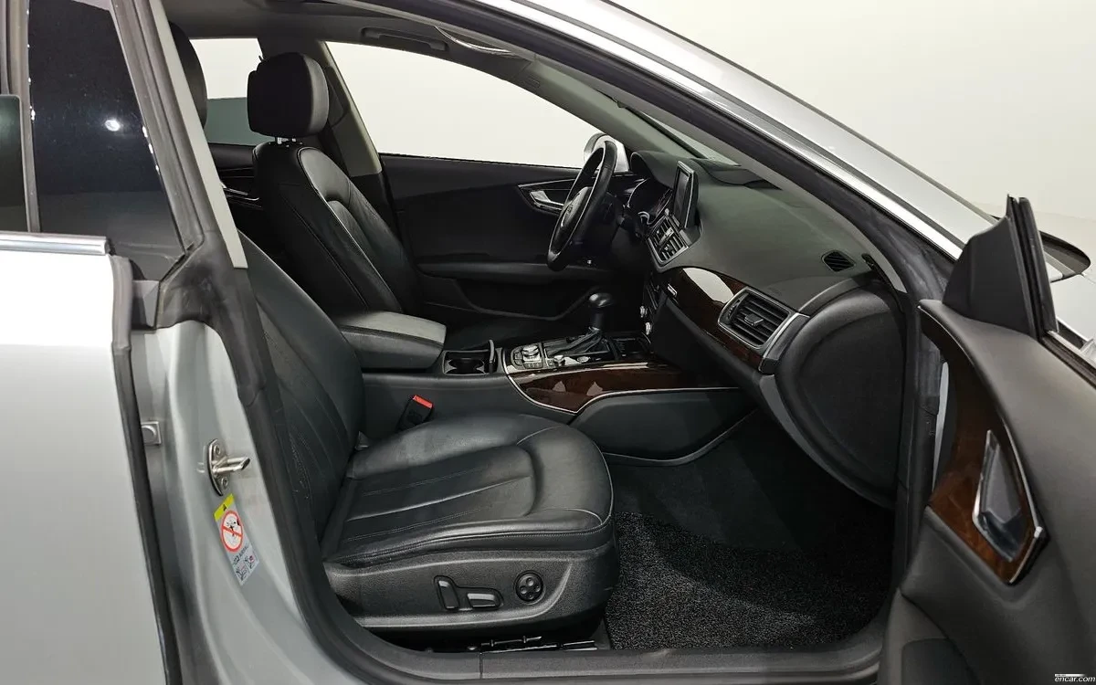 Audi A7 3.0L V6 / CARFAX, снимка 11 - Автомобили и джипове - 54744589