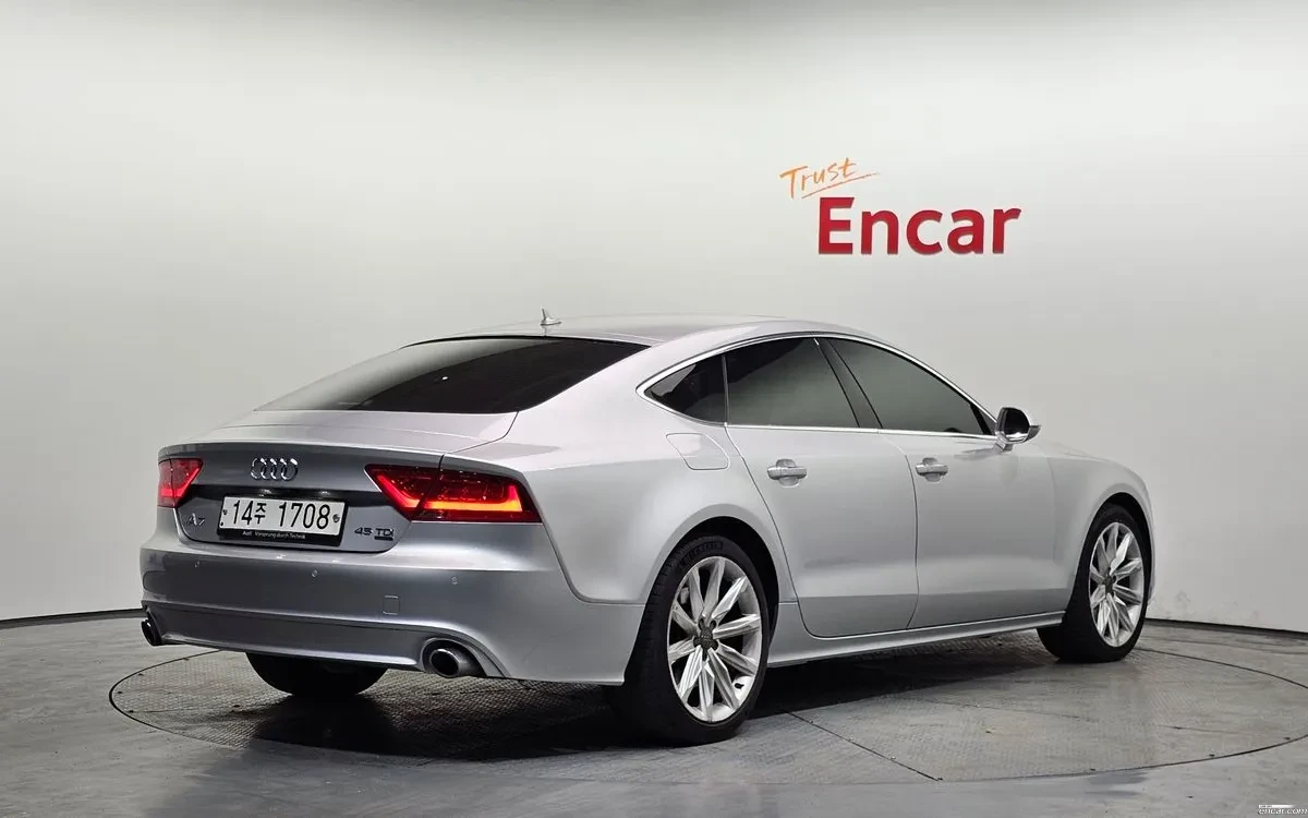 Audi A7 3.0L V6 / CARFAX, снимка 2 - Автомобили и джипове - 54744589